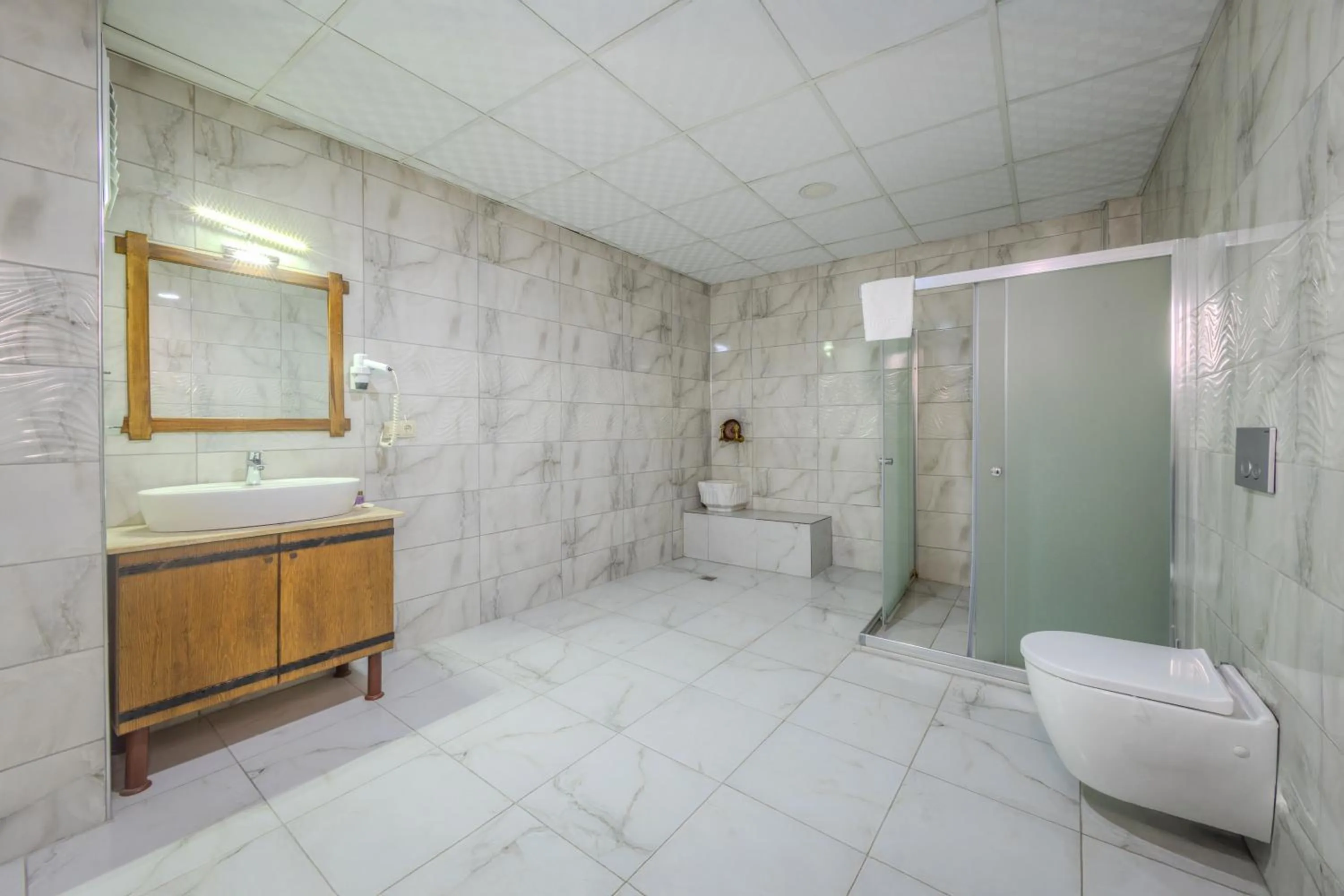 Shower in Çakıltaşı Evi Otel Spa