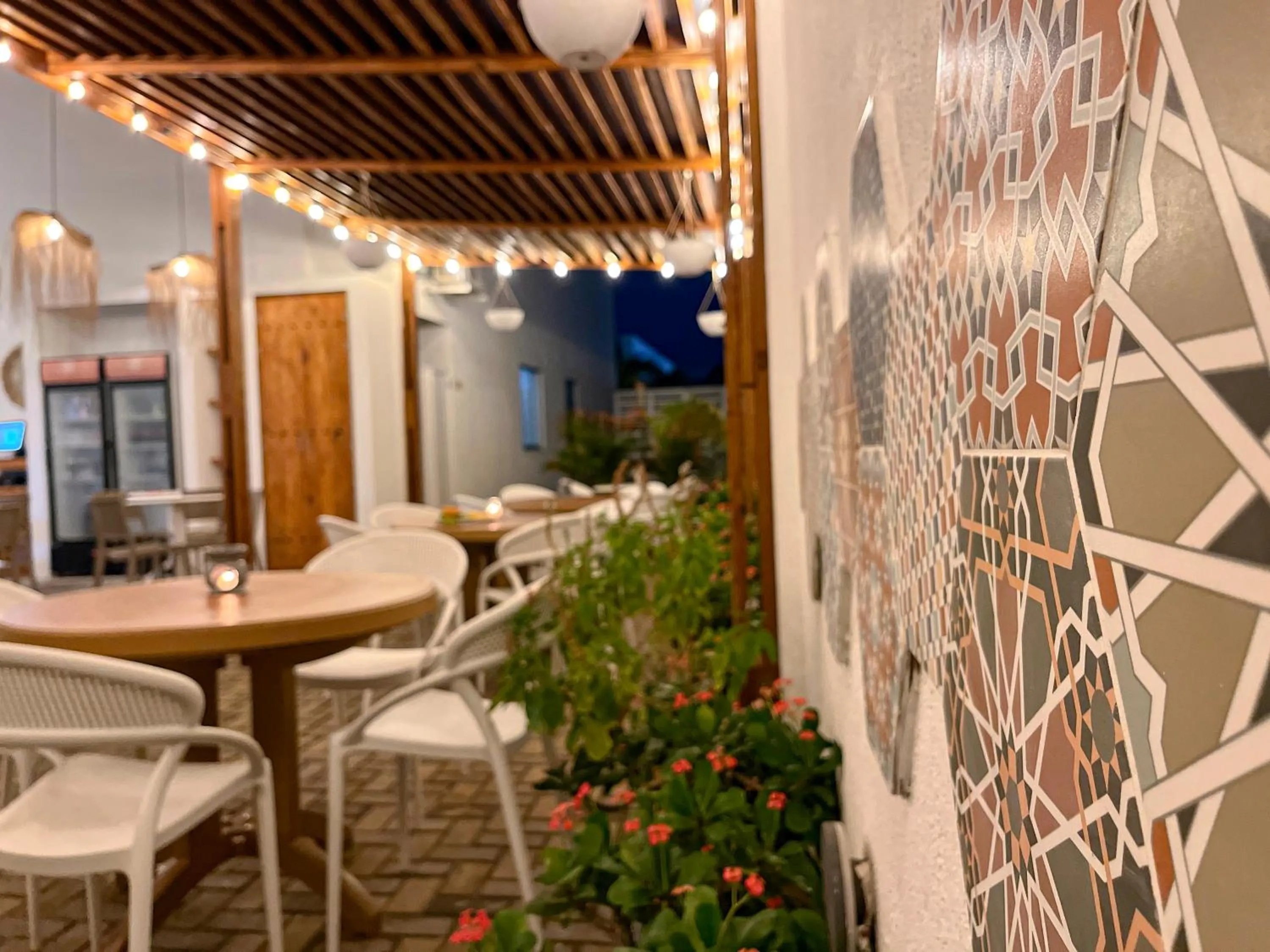 Restaurant/places to eat in Azure Lofts & Pool