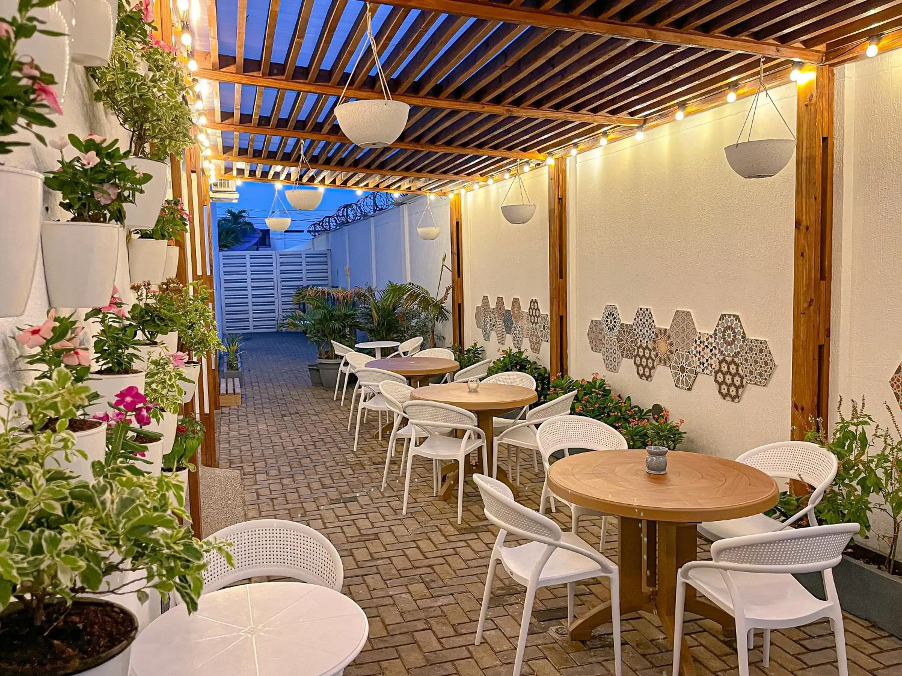 Restaurant/places to eat in Azure Lofts & Pool Restaurant/places to eat in Azure Lofts & Pool