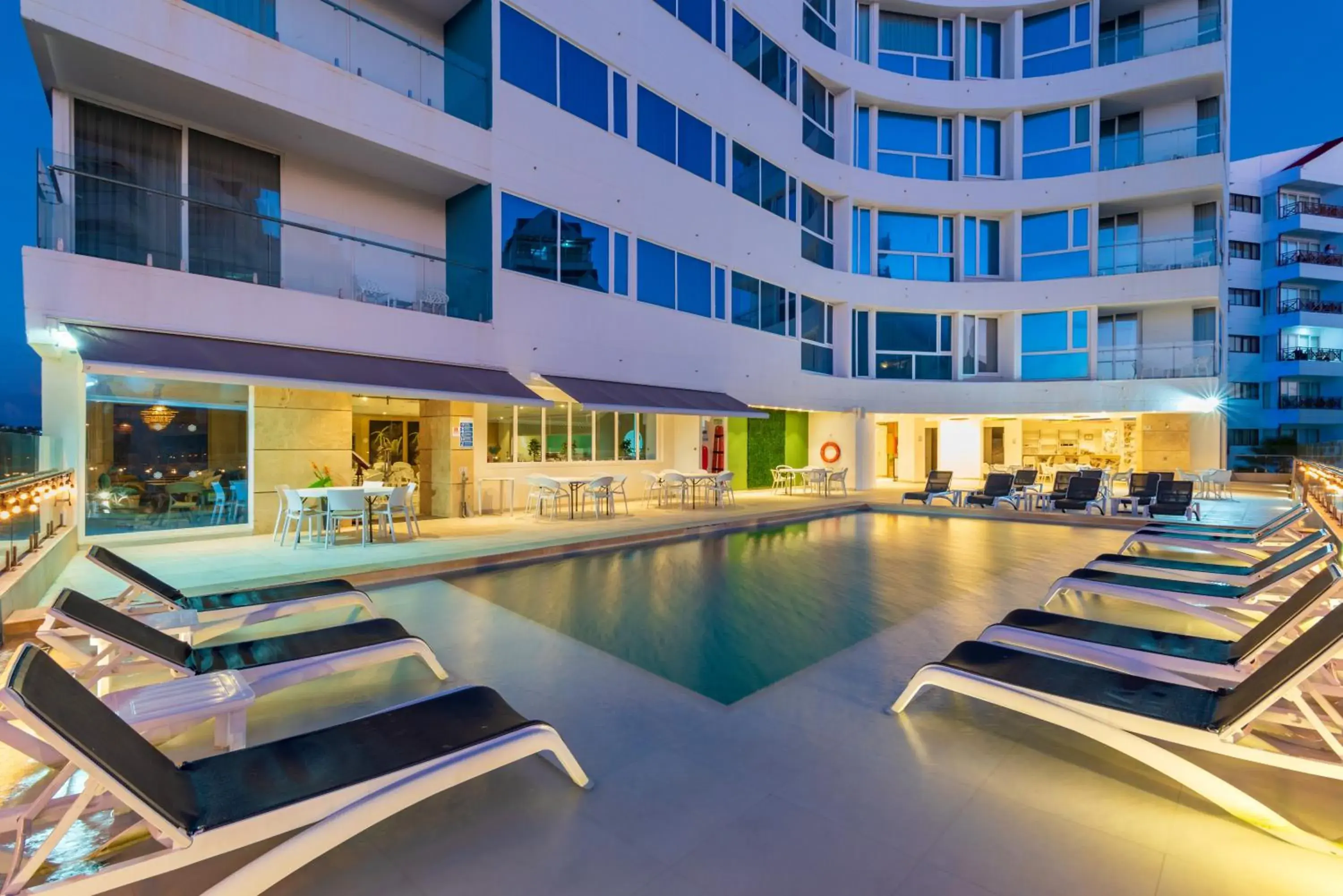 Swimming pool in Samawi Hotel Swimming pool in Samawi Hotel