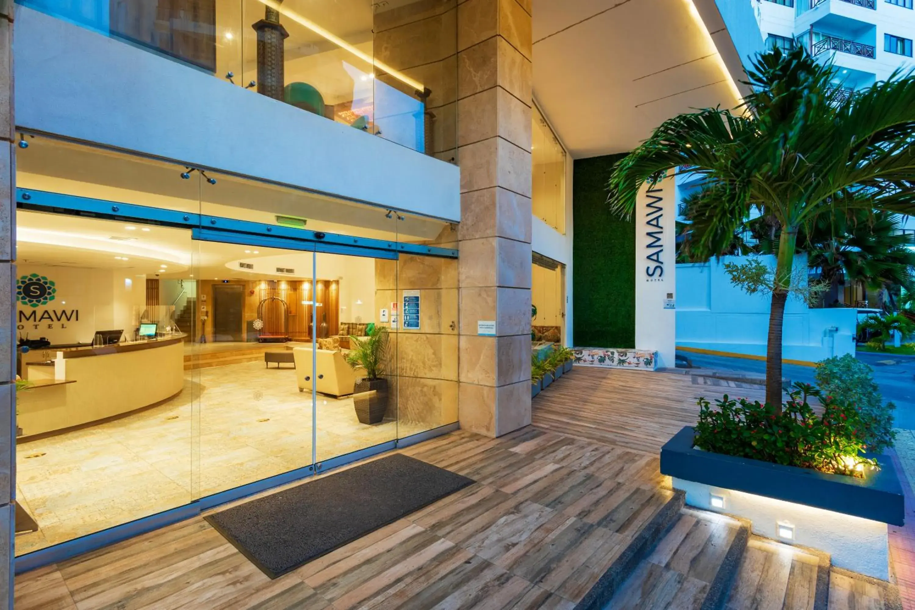 Facade/entrance in Samawi Hotel Facade/entrance in Samawi Hotel