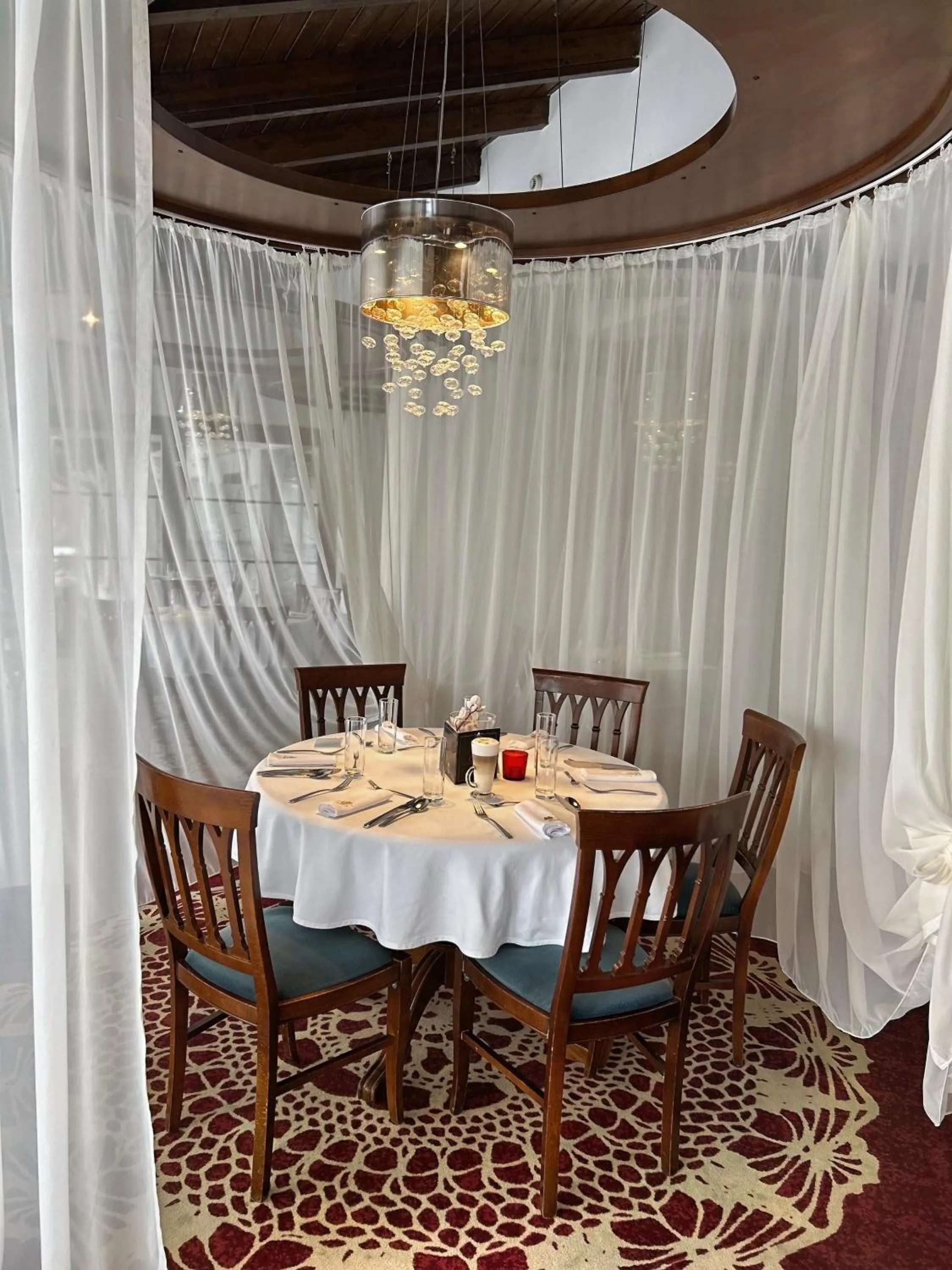 Hotel Cascade Resort & Spa