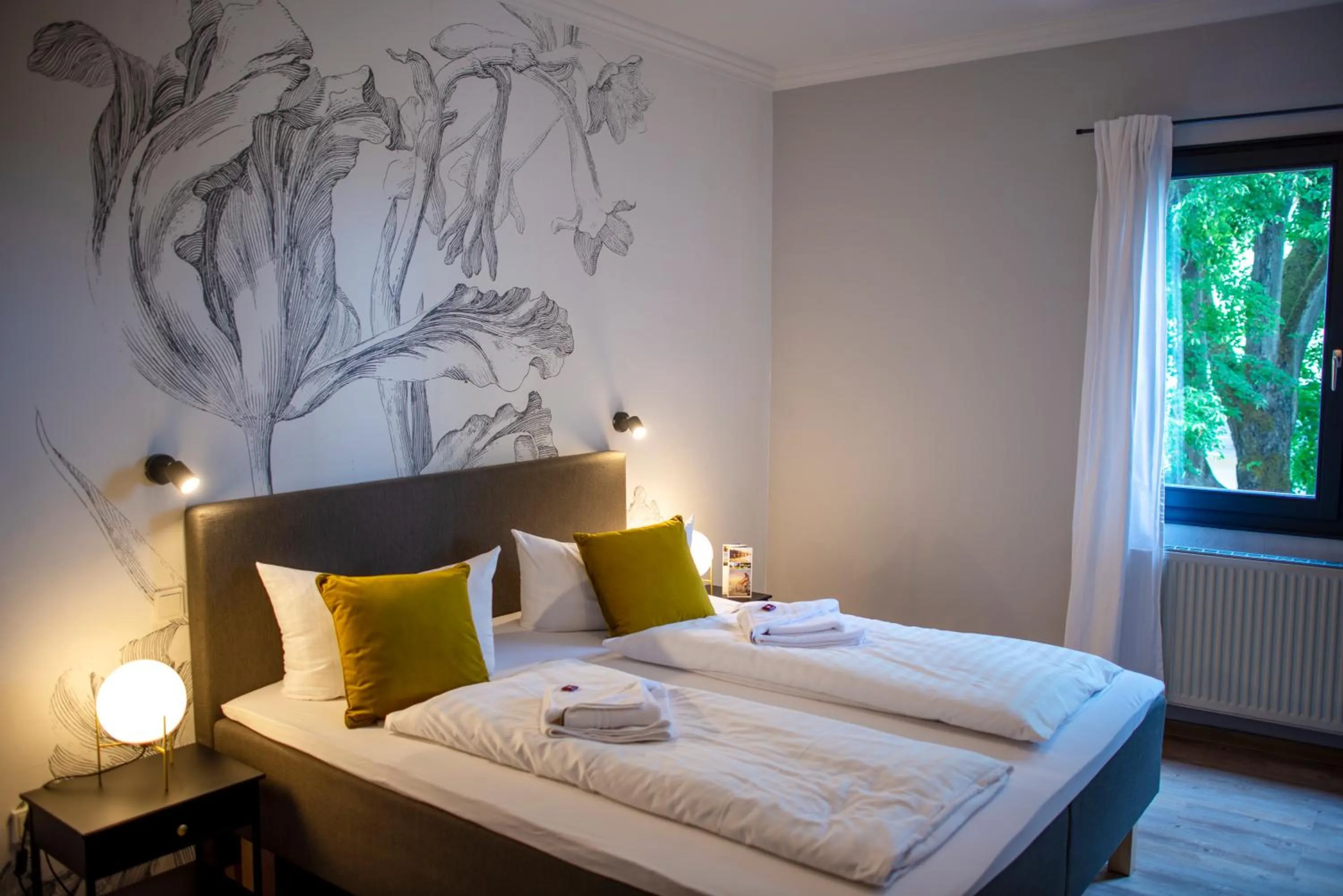 Photo of the whole room, Bed in Schlosshotel Braunfels & Himmelreich