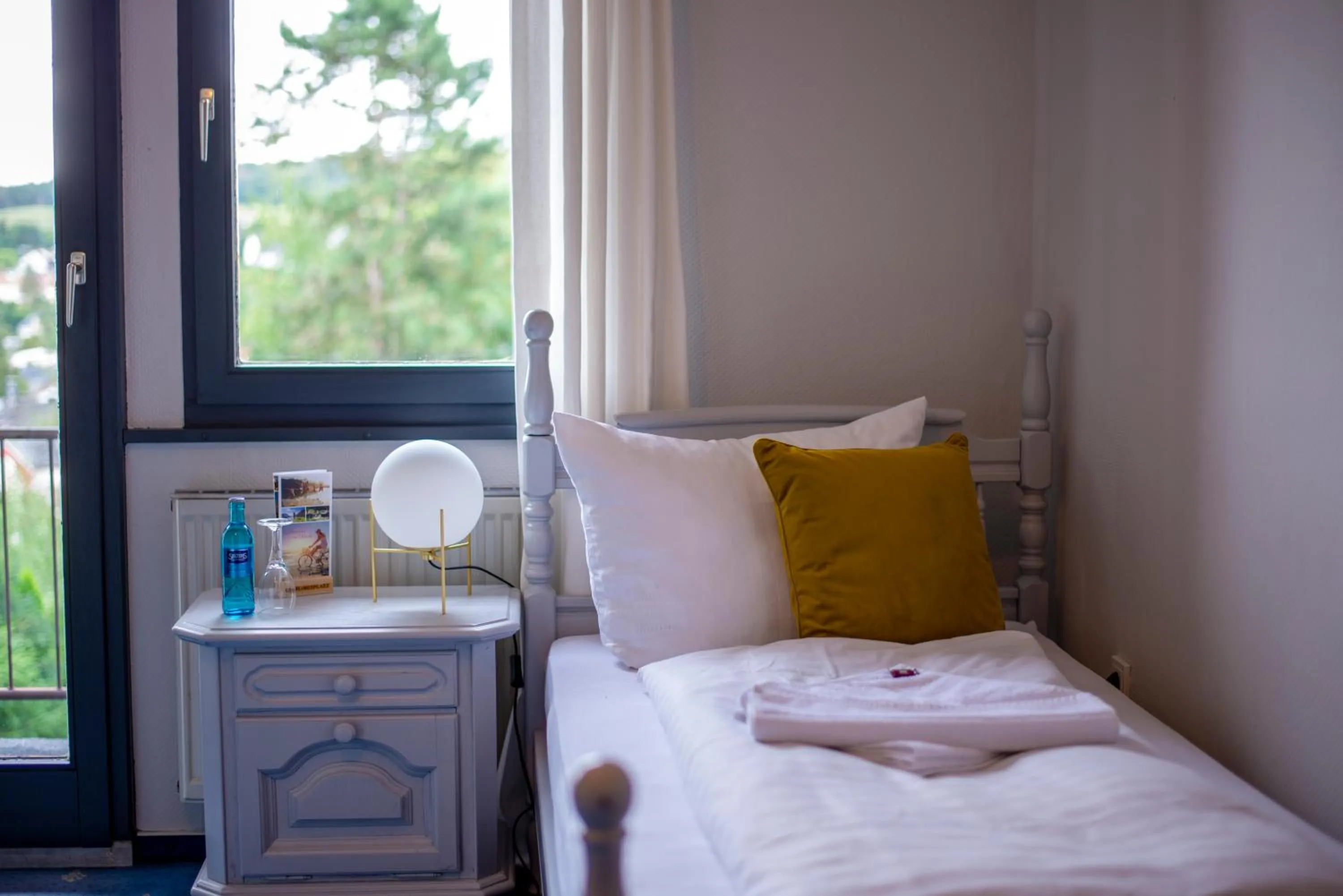 Photo of the whole room, Bed in Schlosshotel Braunfels & Himmelreich