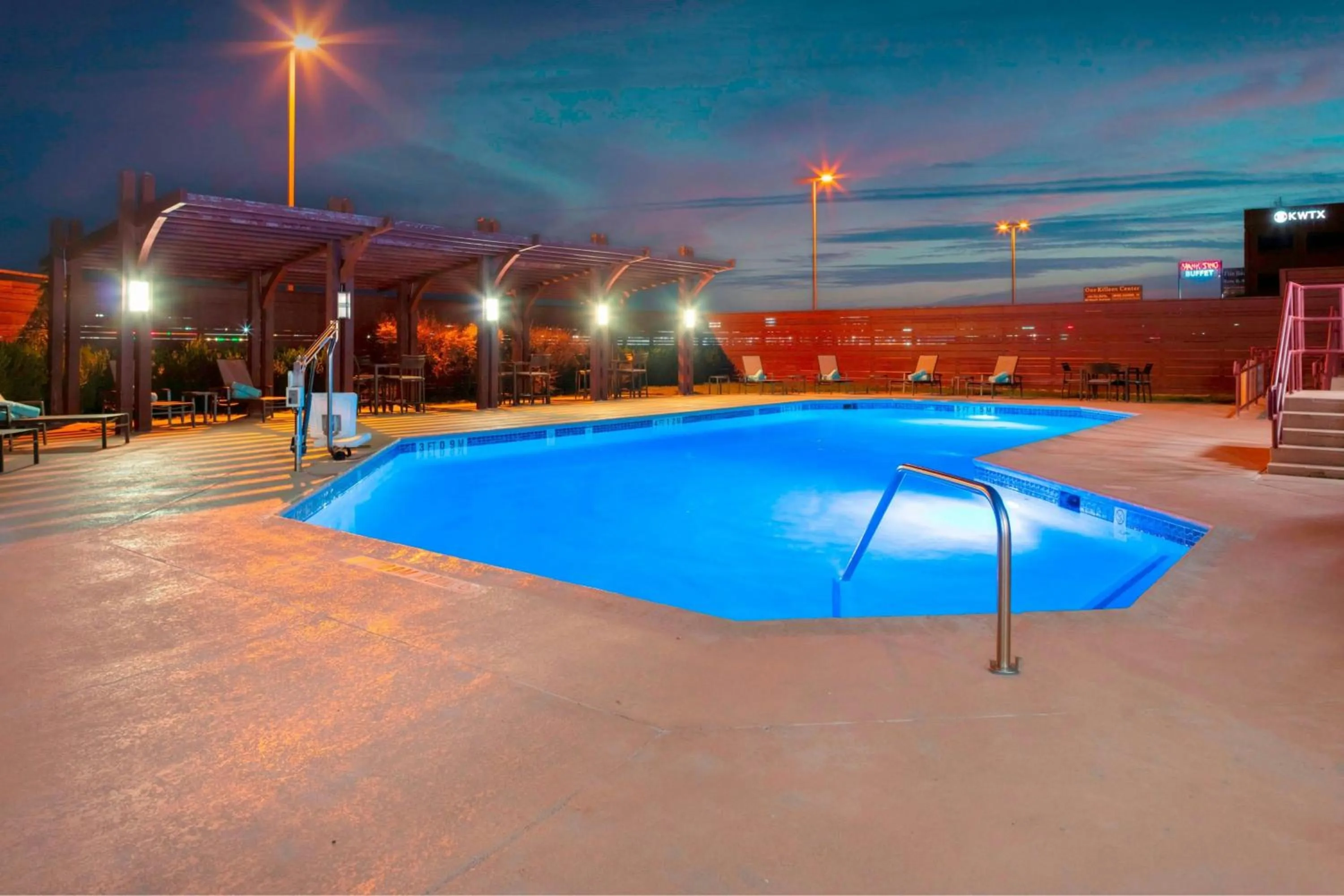 Swimming pool in Courtyard by Marriott Killeen