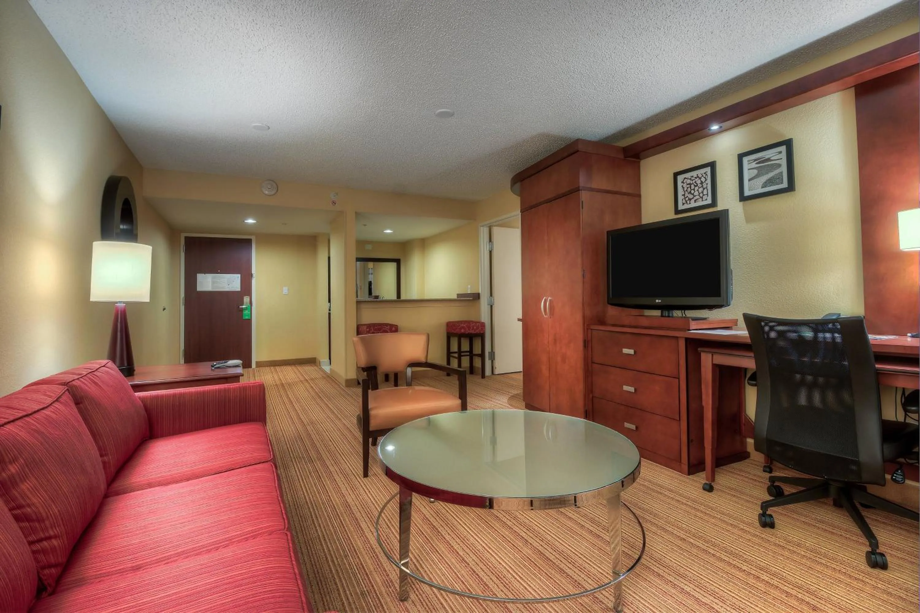 Photo of the whole room in Courtyard by Marriott Killeen