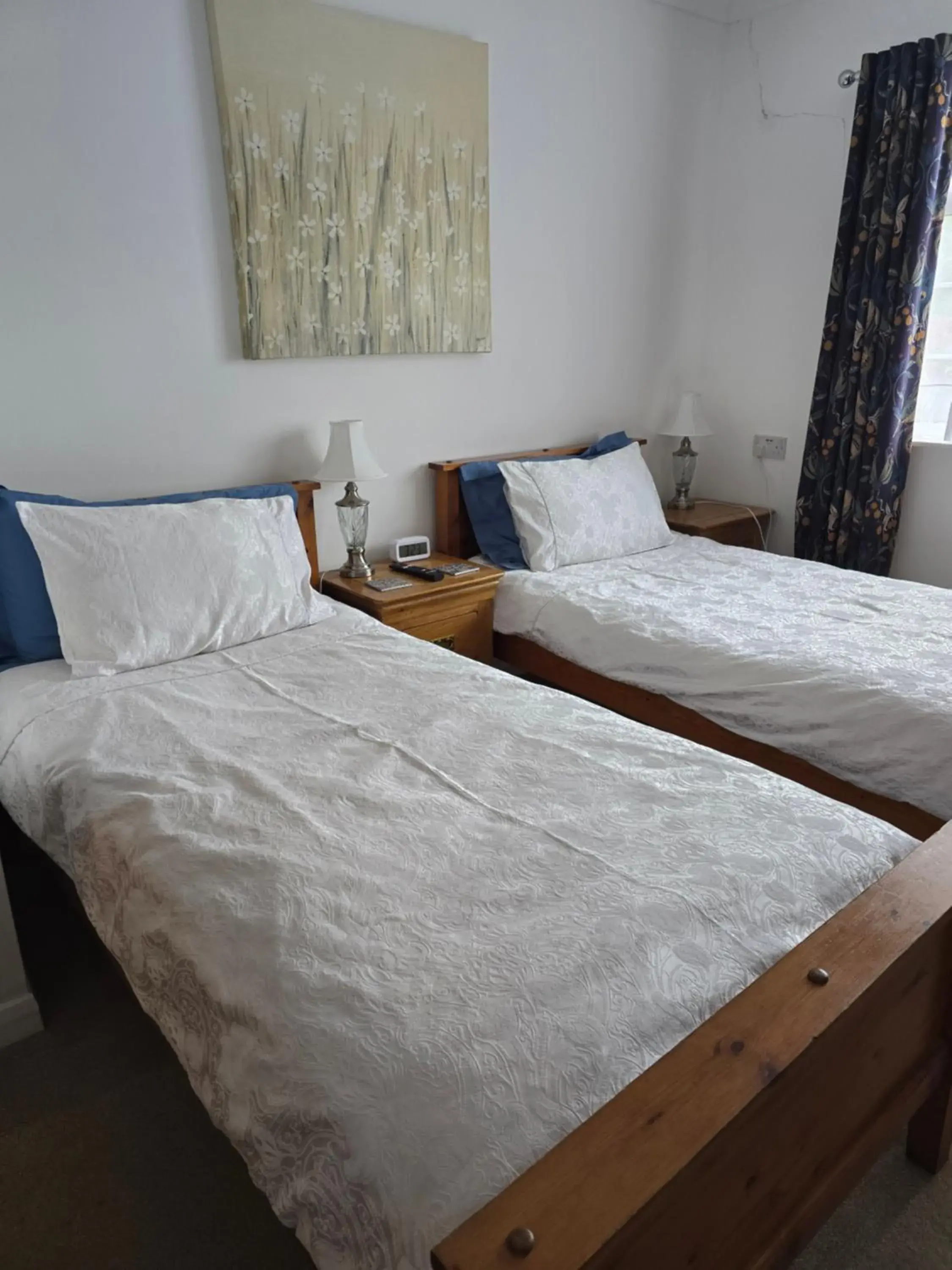 Standard Twin Room with Garden View in York Rose B&B Standard Twin Room with Garden View in York Rose B&B