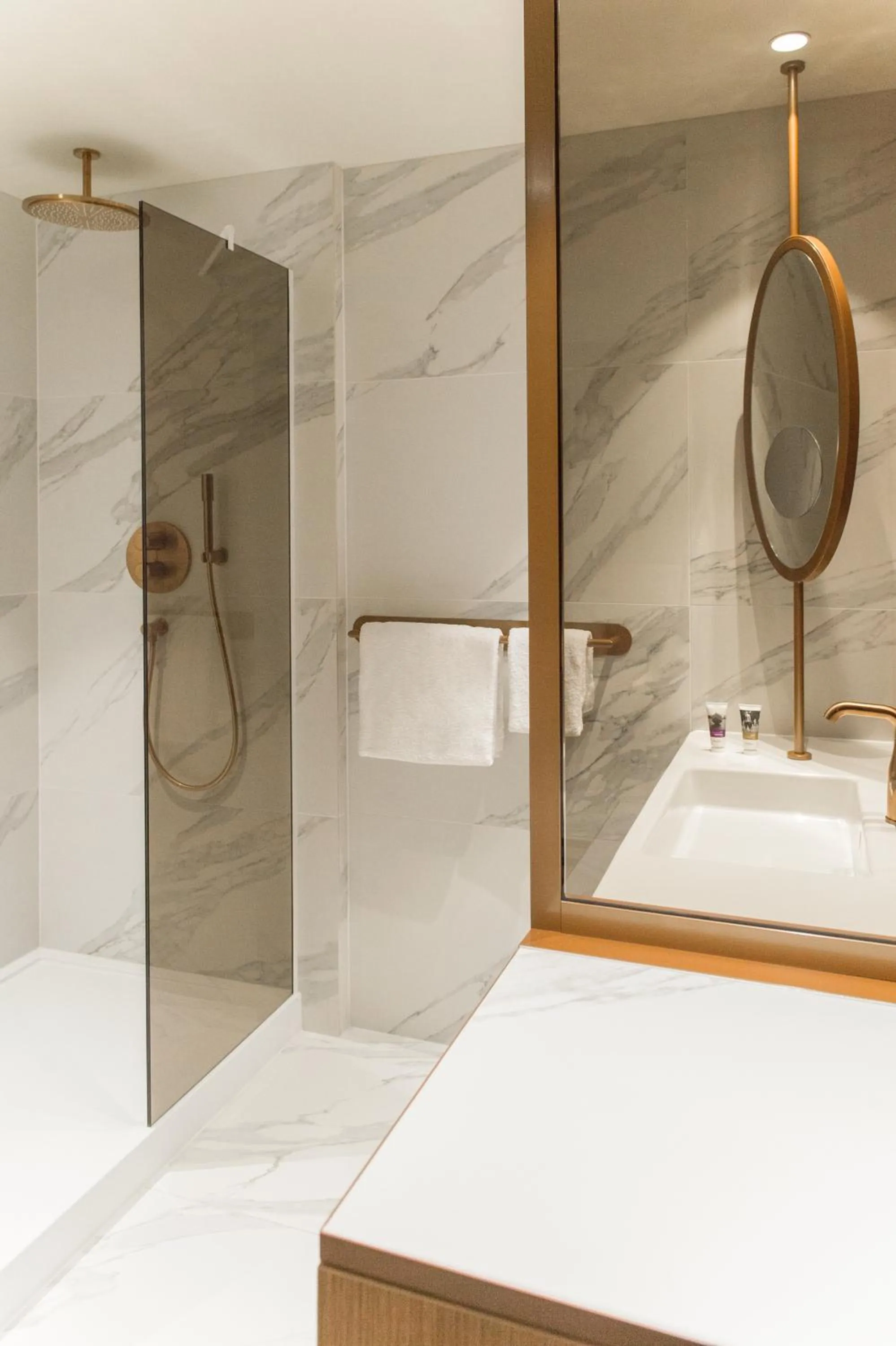 Shower in Mercure Luxembourg Off Kirchberg