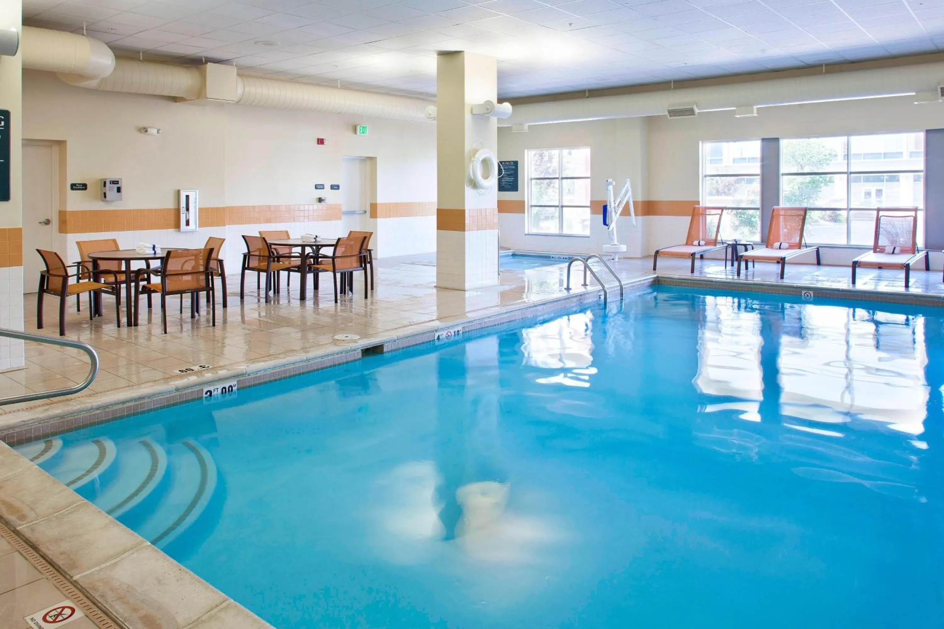 Swimming pool in Courtyard by Marriott Pueblo