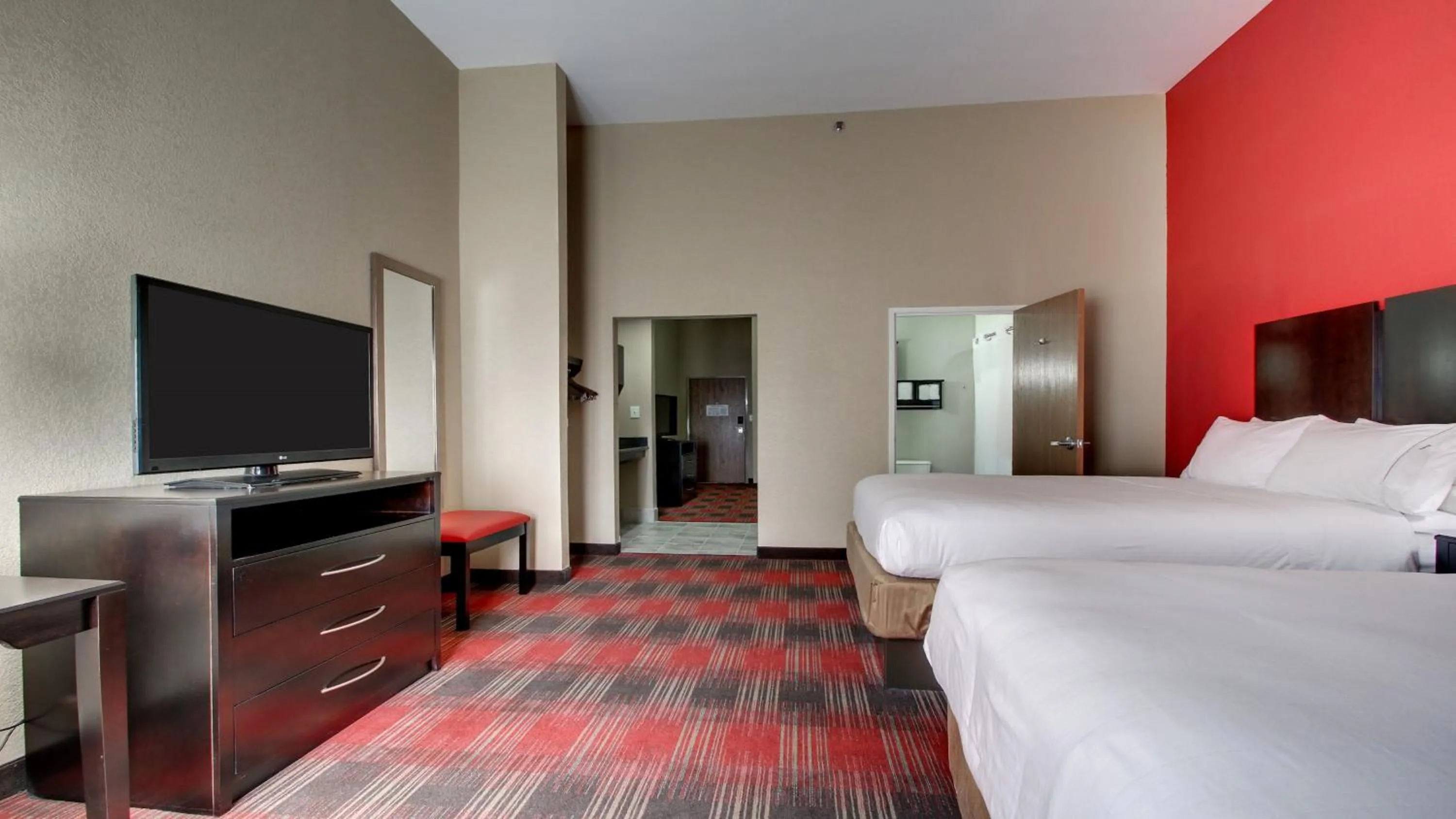 Photo of the whole room, Bed in Holiday Inn Express & Suites Jackson Downtown - Coliseum by IHG