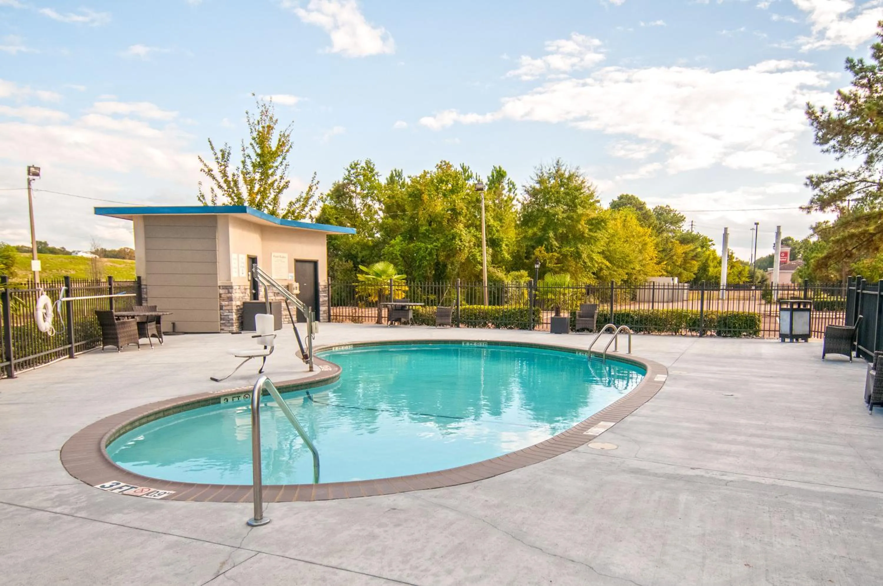 Swimming pool in Holiday Inn Express & Suites Jackson Downtown - Coliseum by IHG