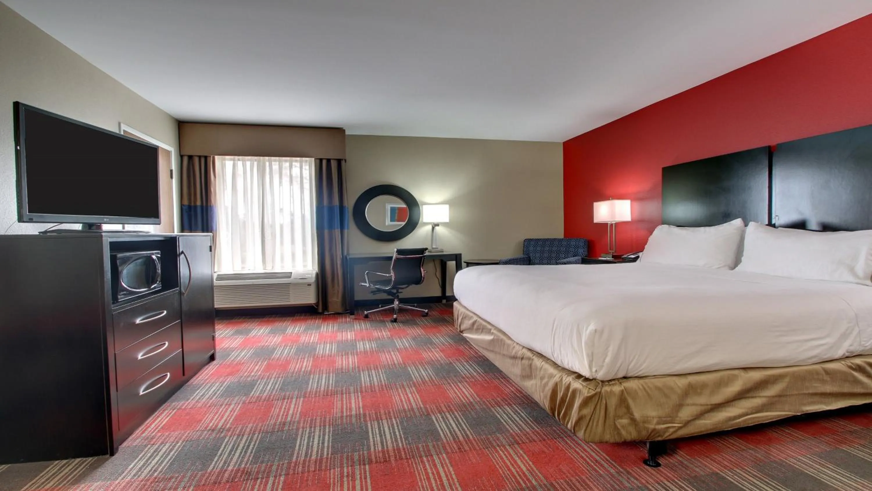 Photo of the whole room, Bed in Holiday Inn Express & Suites Jackson Downtown - Coliseum by IHG