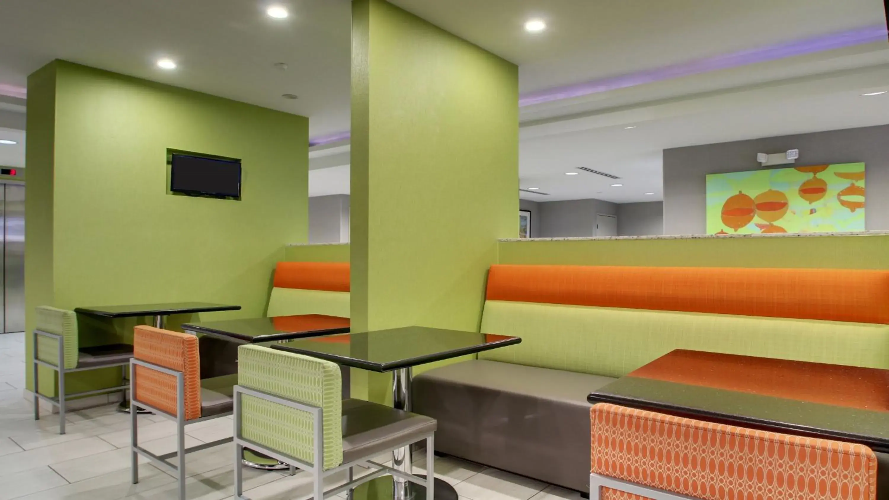 Breakfast in Holiday Inn Express & Suites Jackson Downtown - Coliseum by IHG Breakfast in Holiday Inn Express & Suites Jackson Downtown - Coliseum by IHG