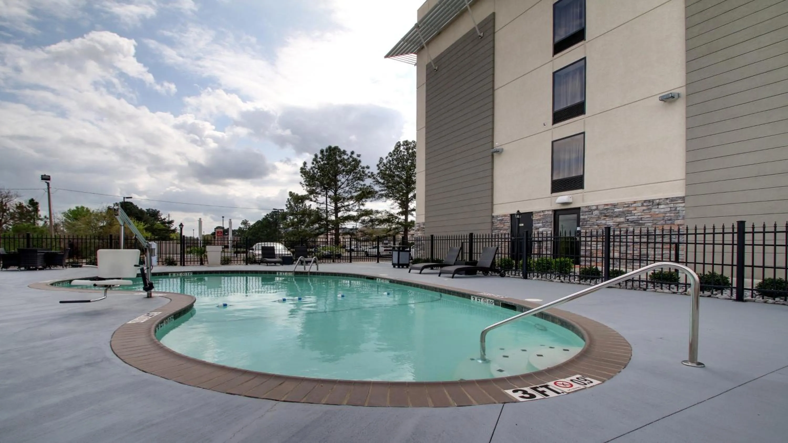 Swimming pool in Holiday Inn Express & Suites Jackson Downtown - Coliseum by IHG
