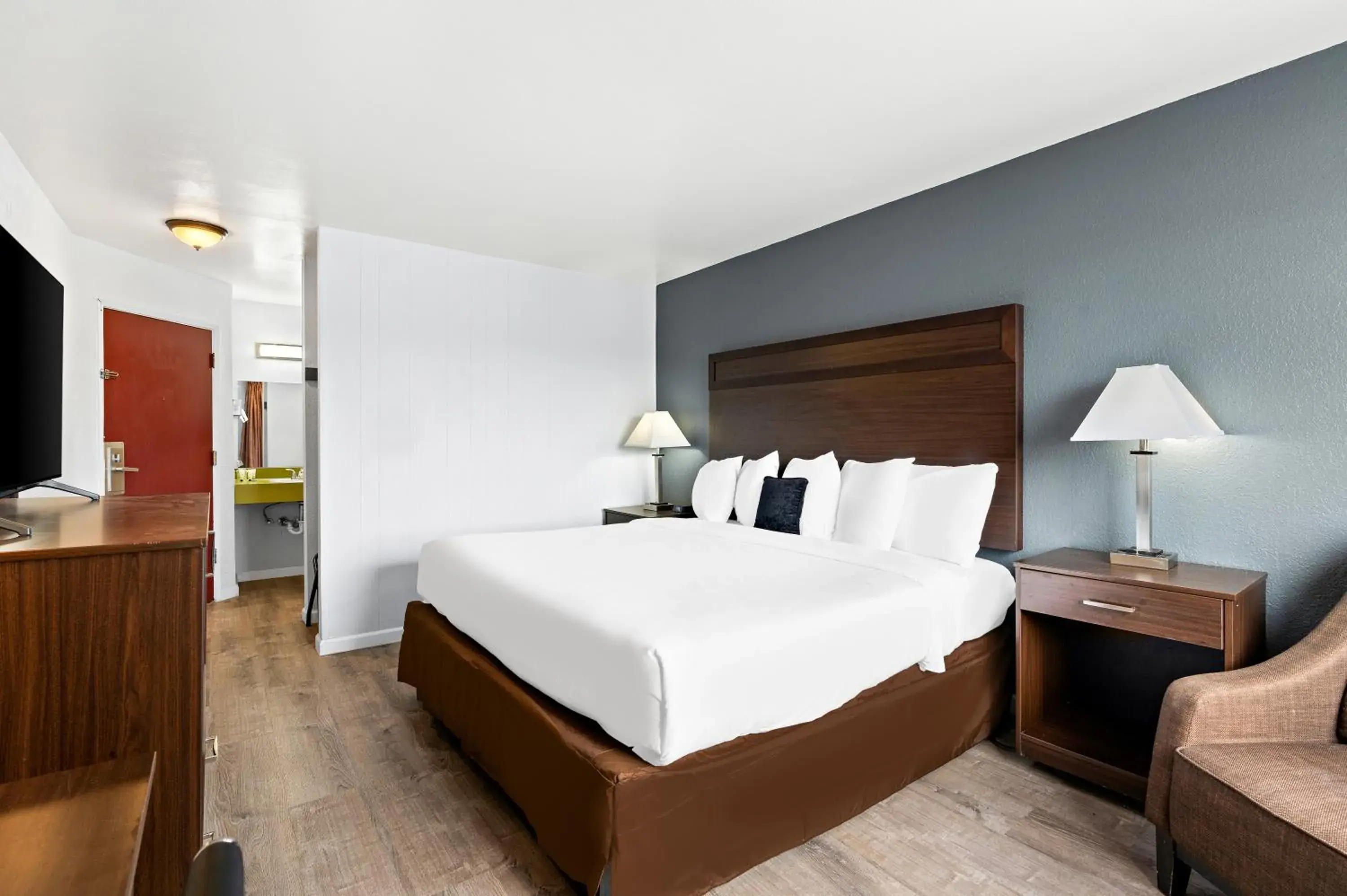 Bed in Red Lion Inn & Suites Yakima Bed in Red Lion Inn & Suites Yakima