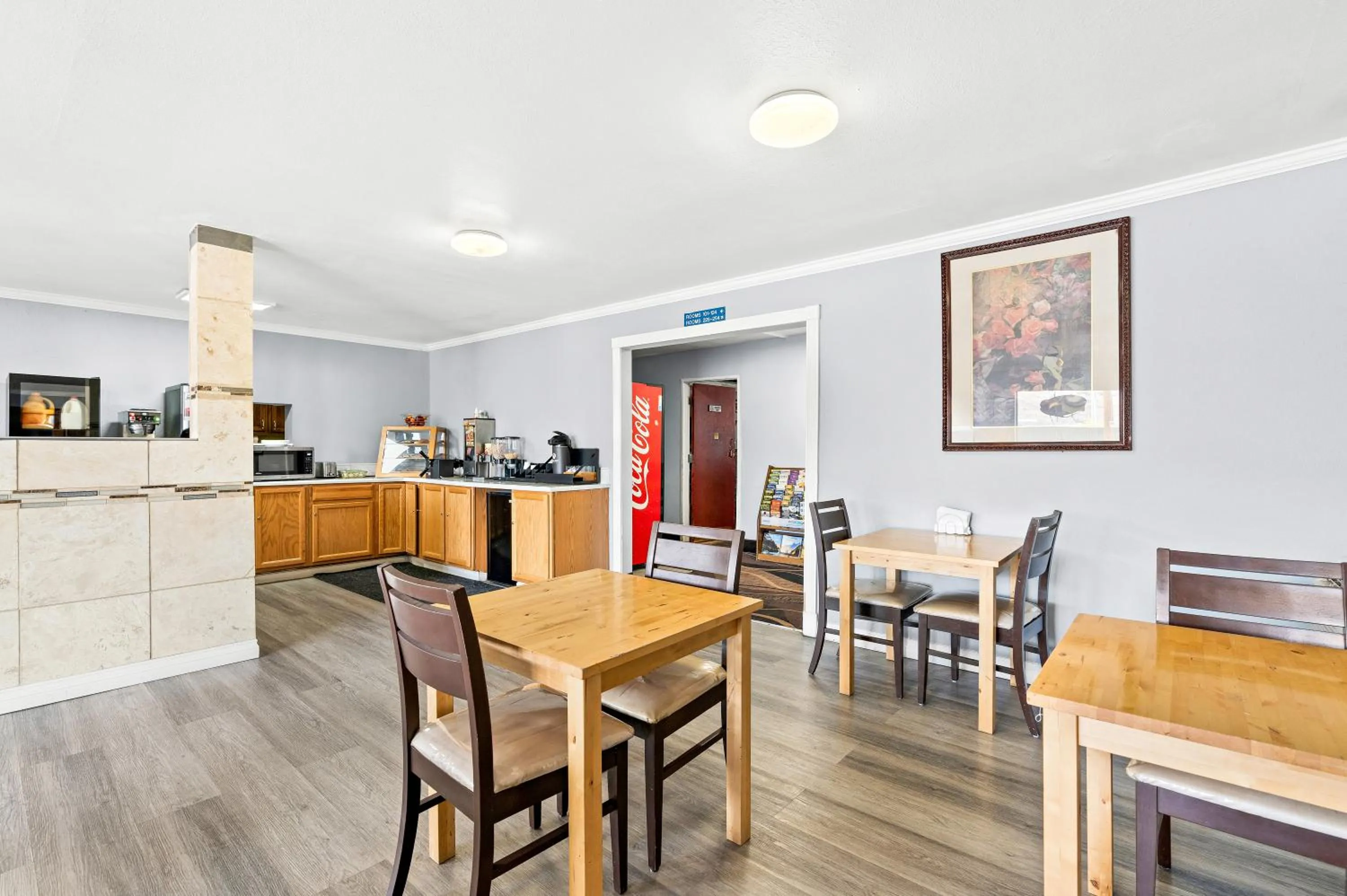 Coffee/tea facilities in Red Lion Inn & Suites Yakima