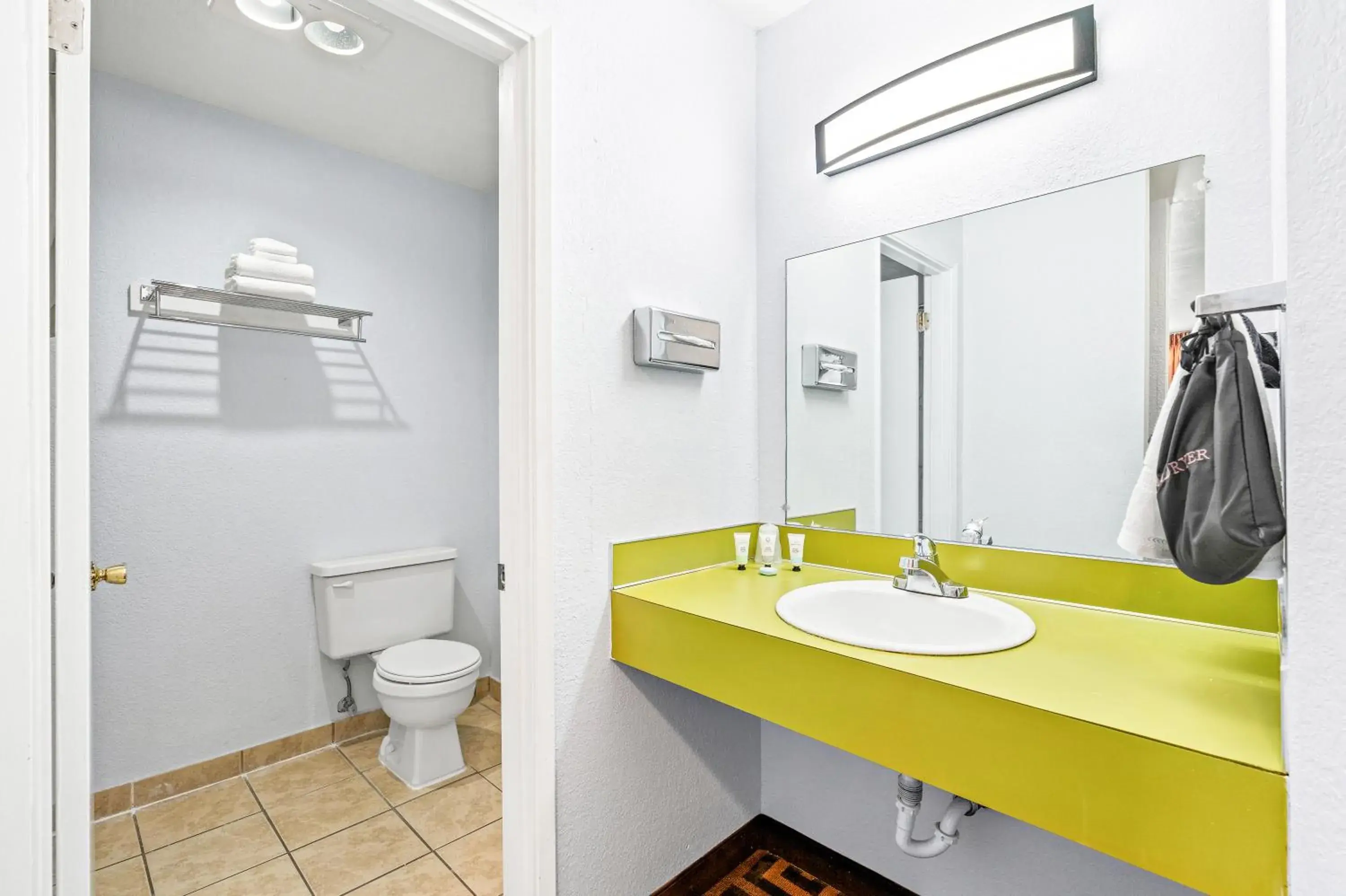 Toilet in Red Lion Inn & Suites Yakima Toilet in Red Lion Inn & Suites Yakima