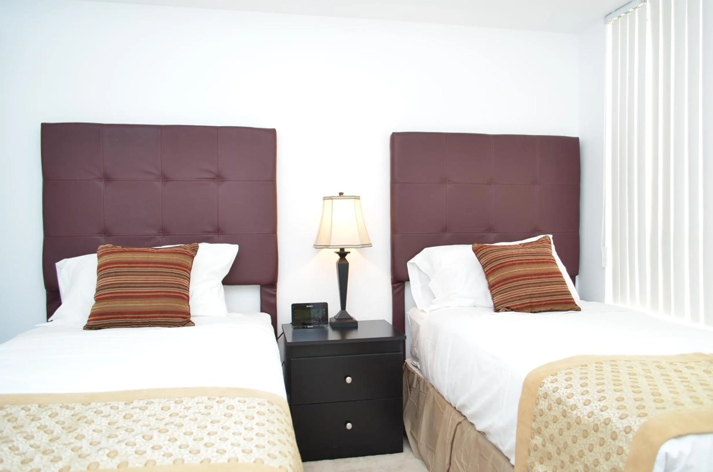 Bedroom, Bed in Bombay Suites Mississauga