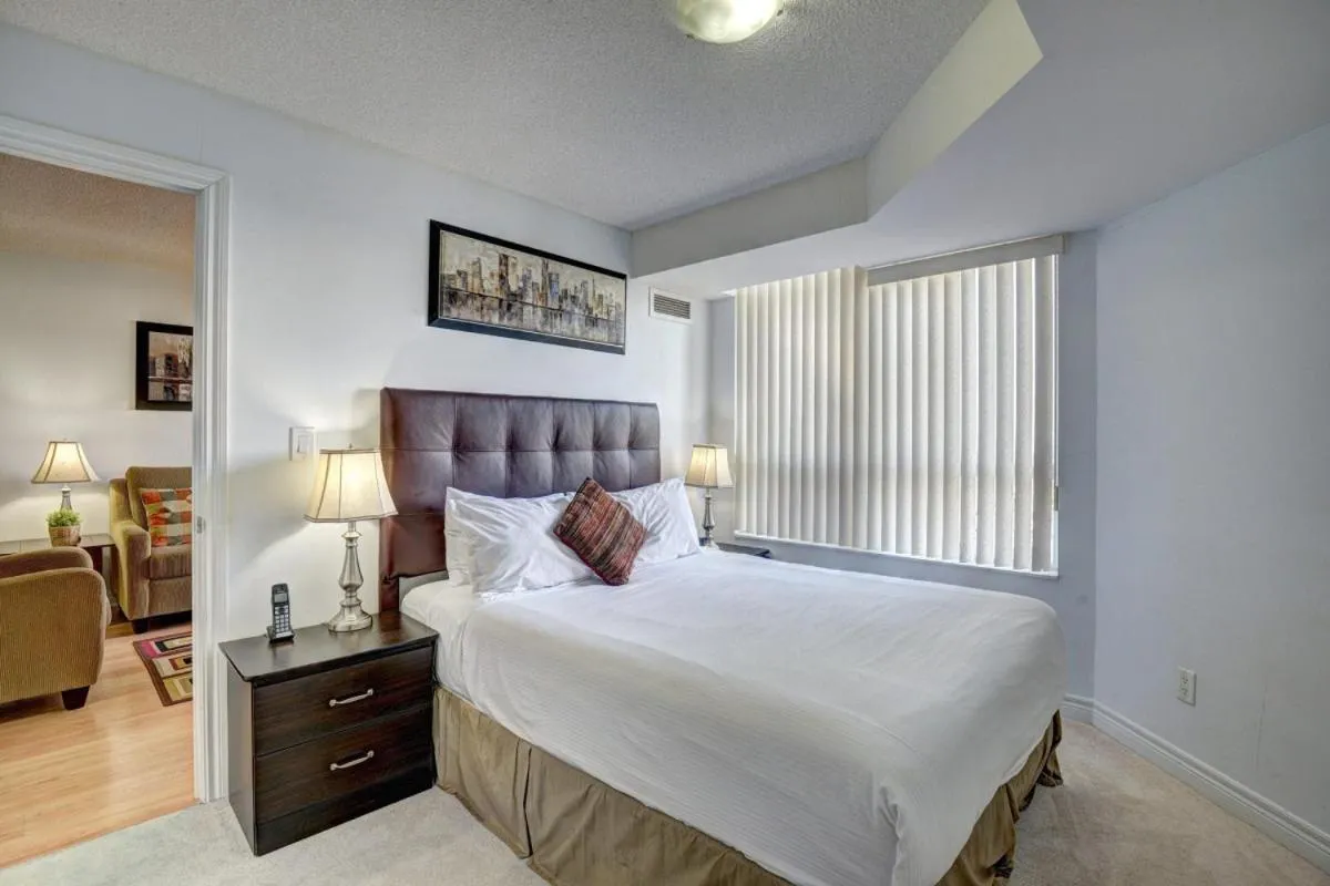 Bedroom, Bed in Bombay Suites Mississauga