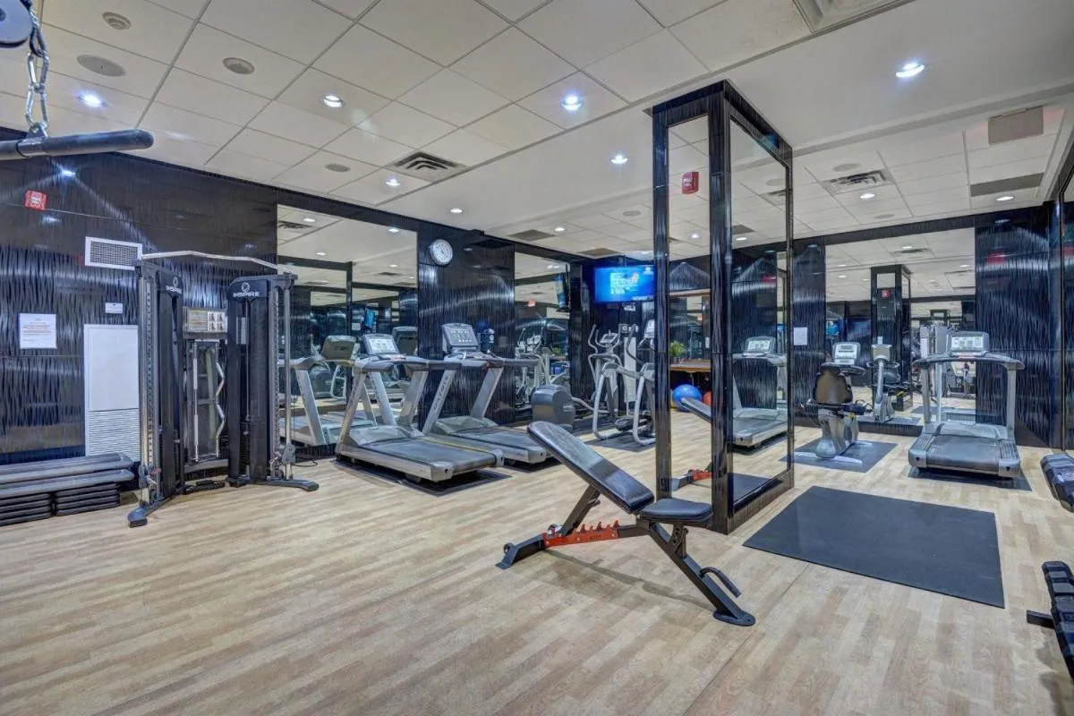 Fitness centre/facilities in Bombay Suites Mississauga