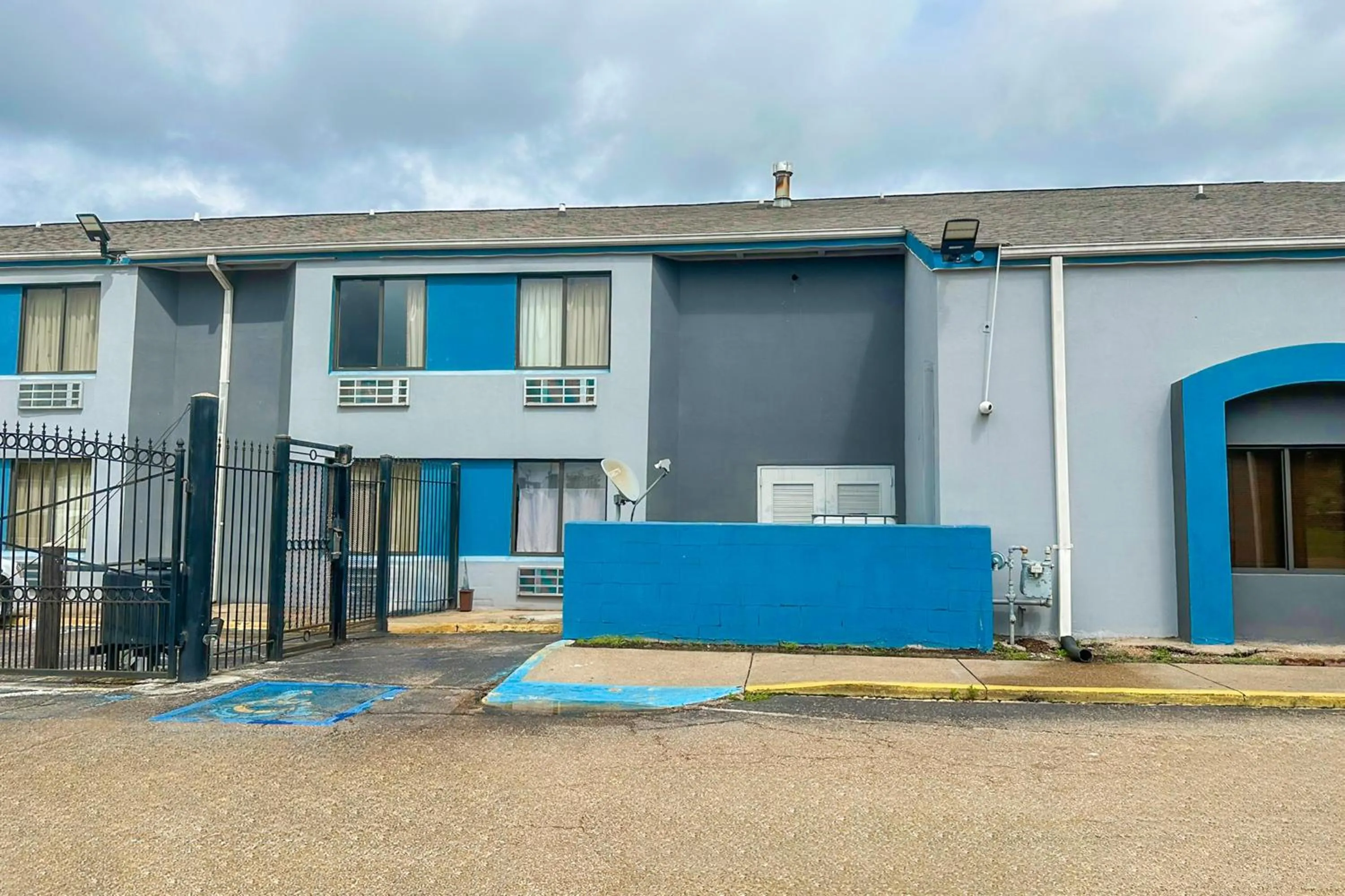 Property building in Relax Inn By Oyo Jackson MS Hwy 80 I-20