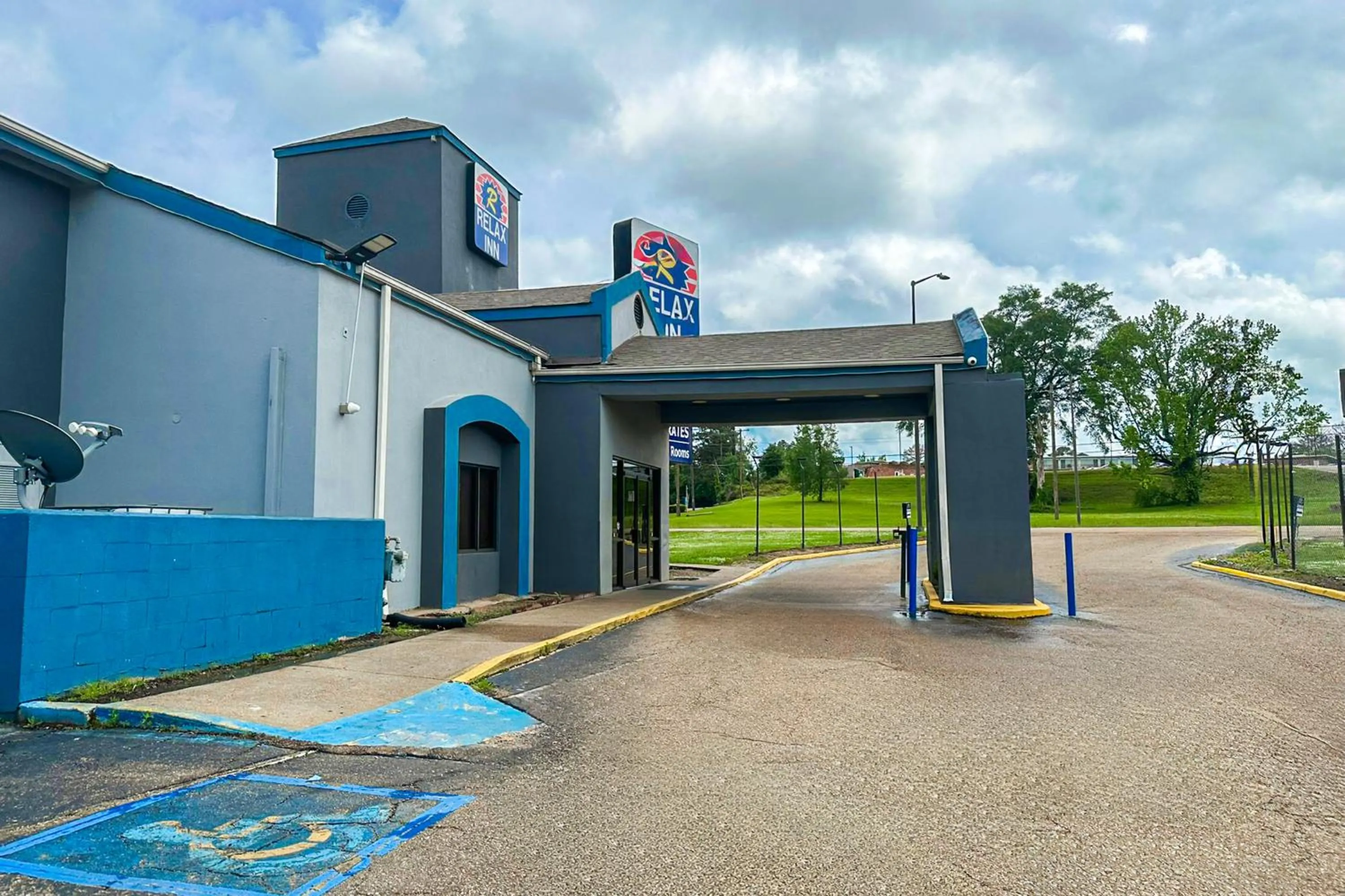 Facade/entrance in Relax Inn By Oyo Jackson MS Hwy 80 I-20
