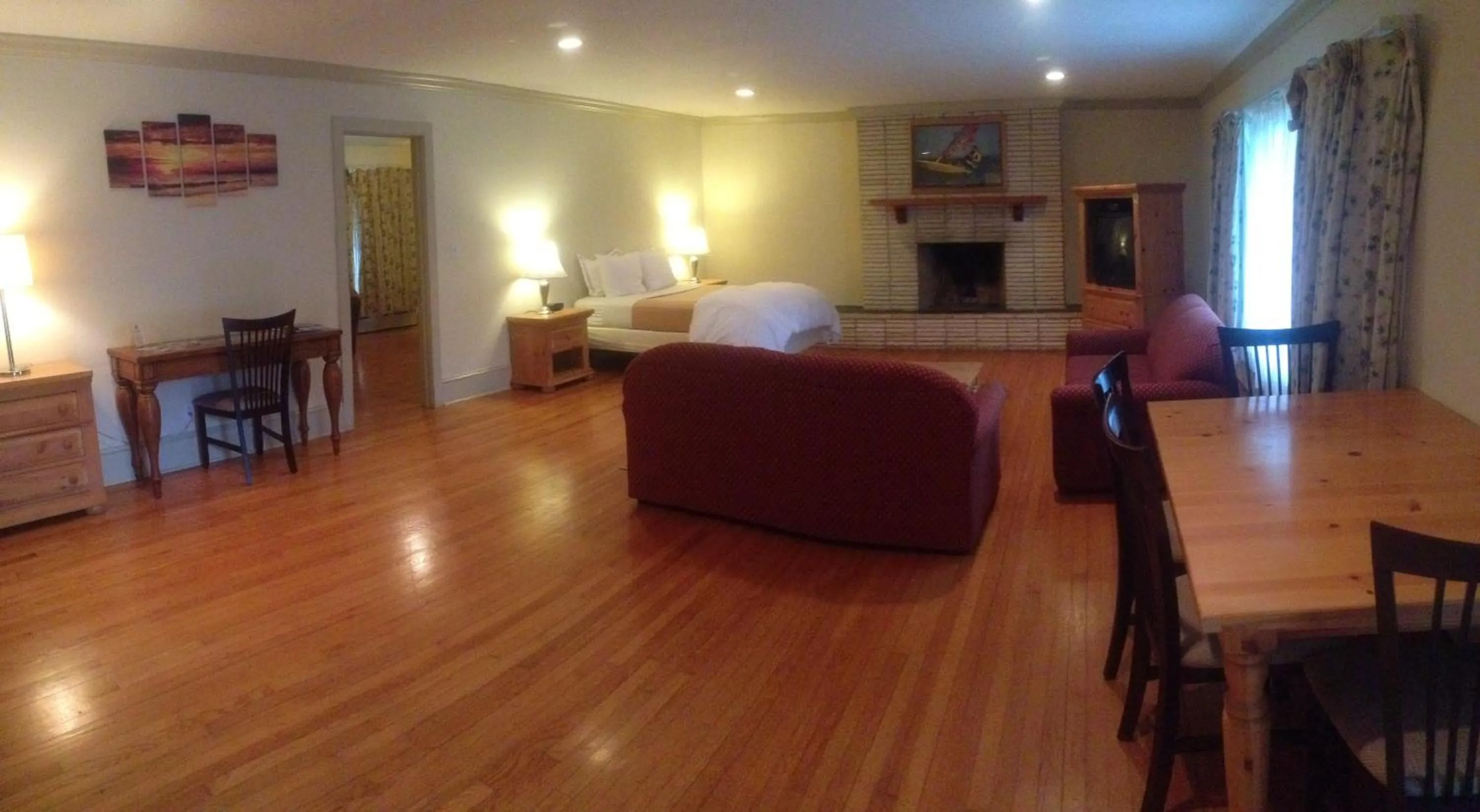 Photo of the whole room in Southampton Long Island Hotel