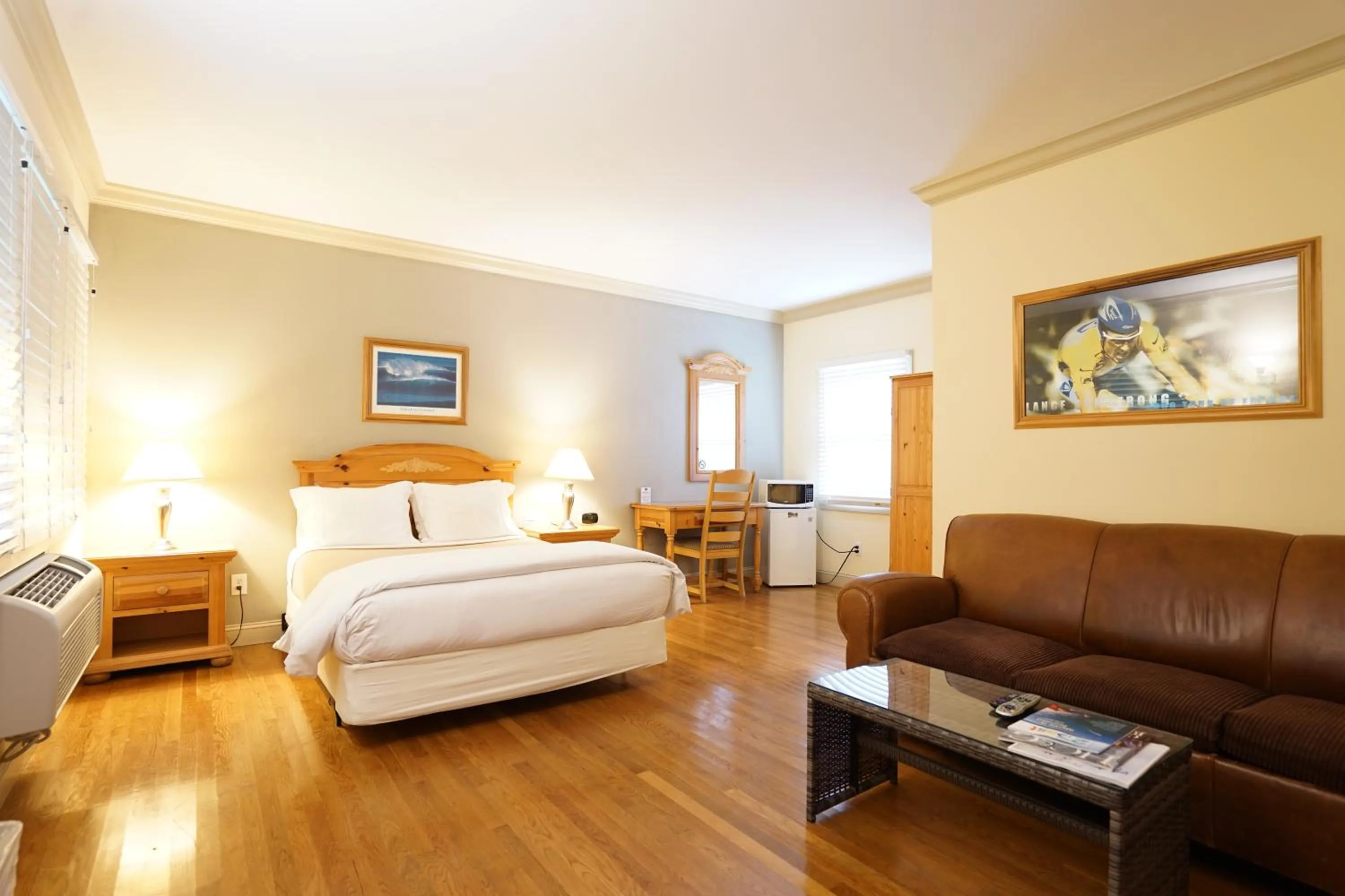 Photo of the whole room, Bed in Southampton Long Island Hotel