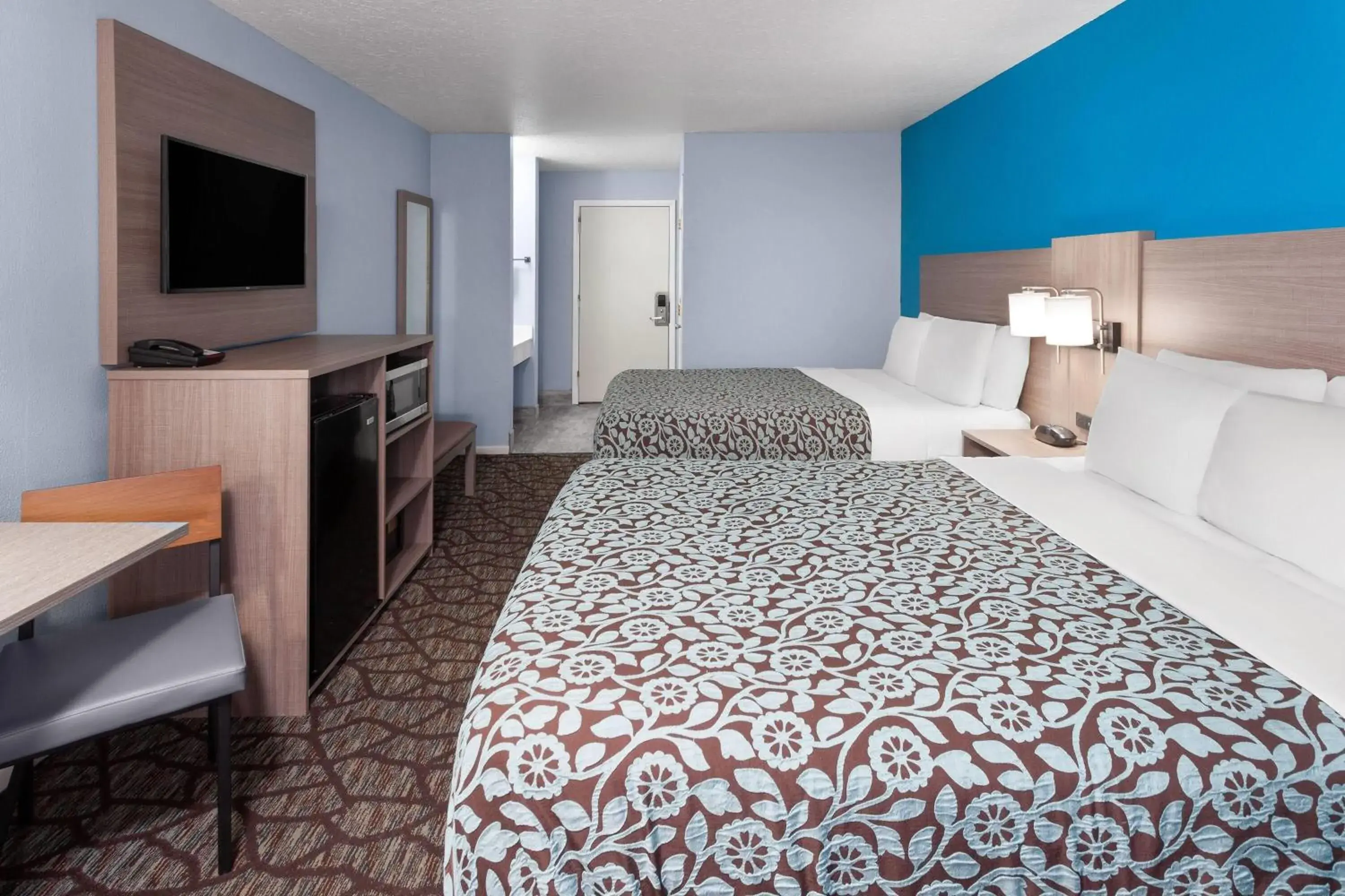 Photo of the whole room, Bed in Baymont by Wyndham Manistee Photo of the whole room, Bed in Baymont by Wyndham Manistee