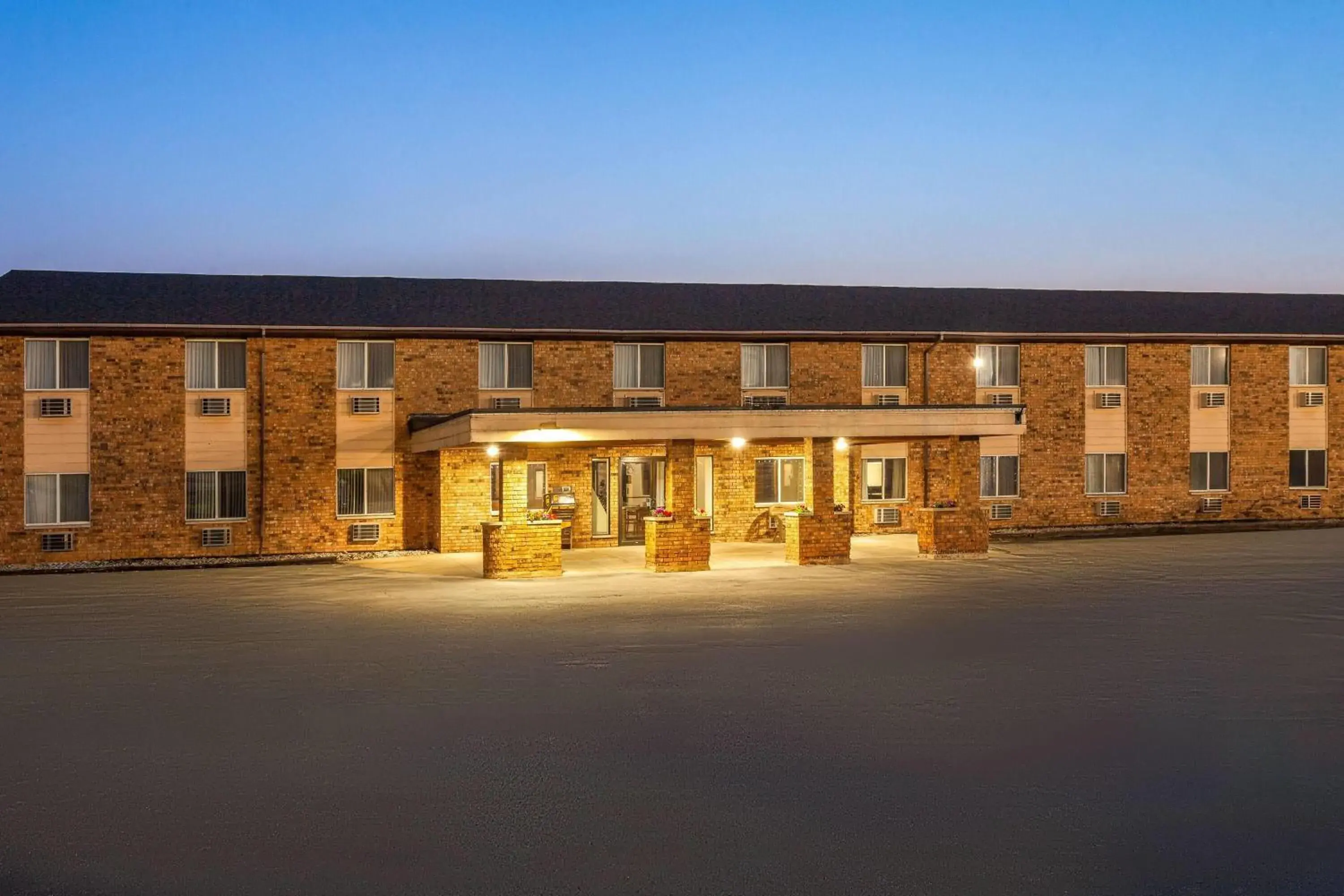 Property building in Baymont by Wyndham Manistee Property building in Baymont by Wyndham Manistee