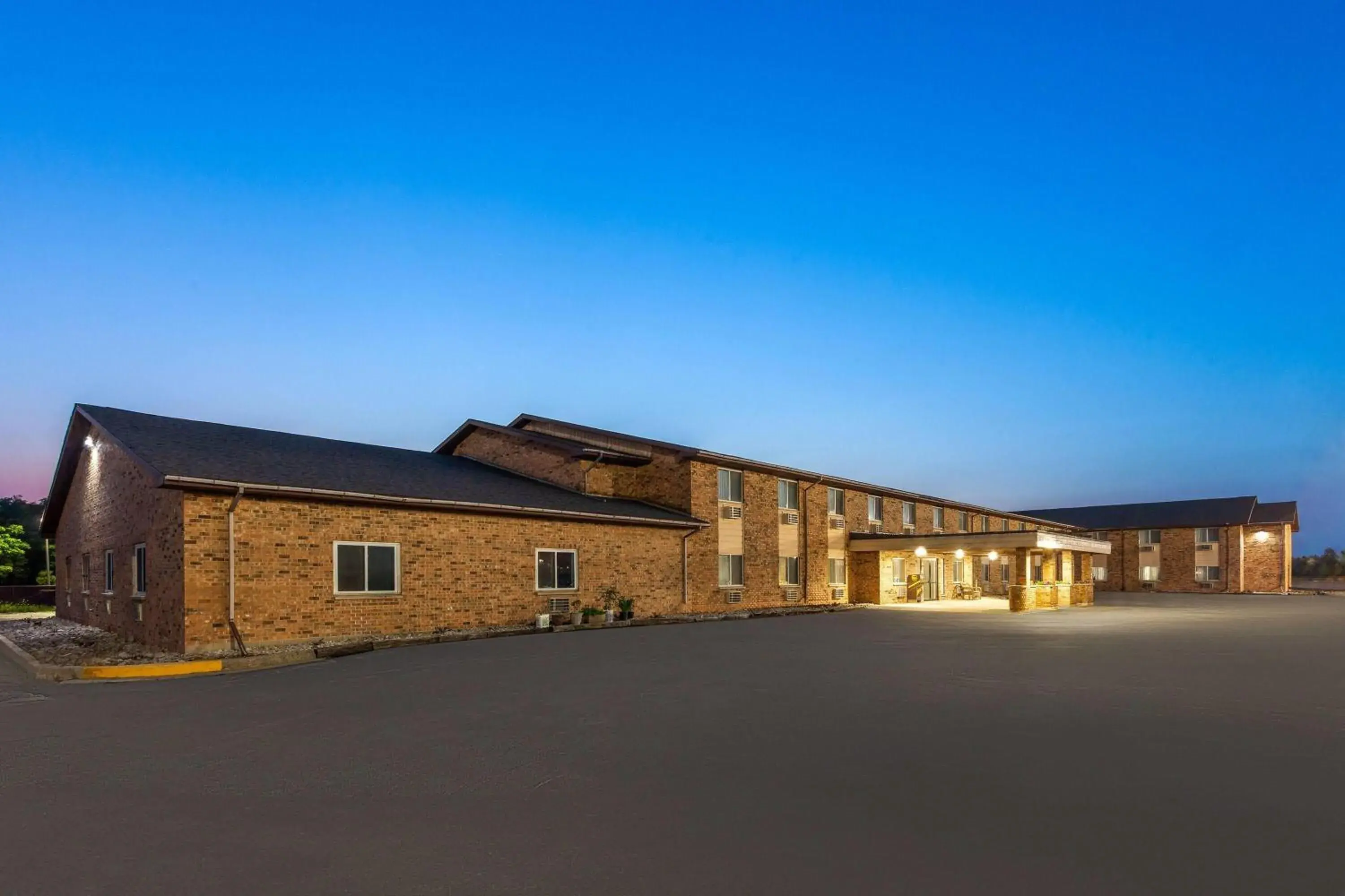 Property building in Baymont by Wyndham Manistee Property building in Baymont by Wyndham Manistee