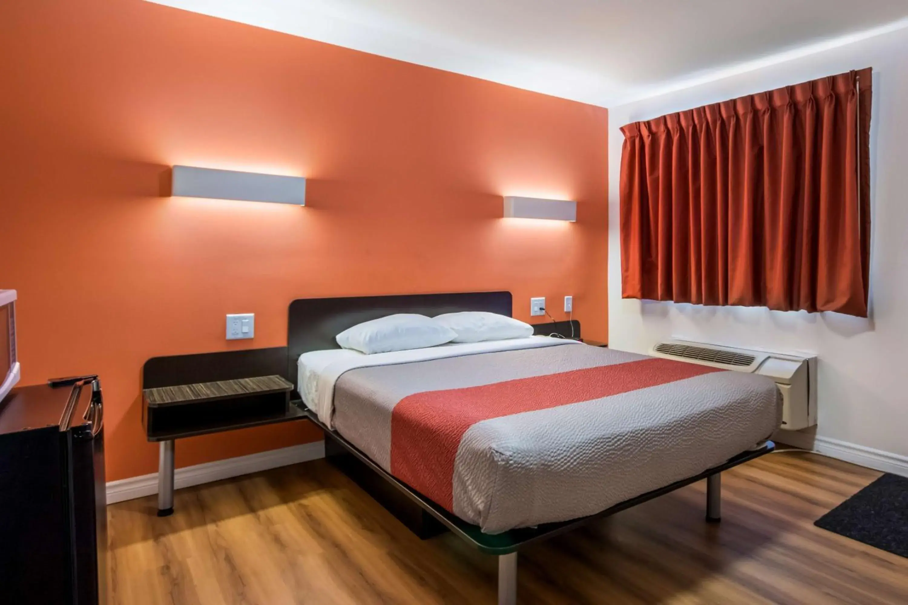 Photo of the whole room, Bed in Motel 6-Sudbury, ON Photo of the whole room, Bed in Motel 6-Sudbury, ON