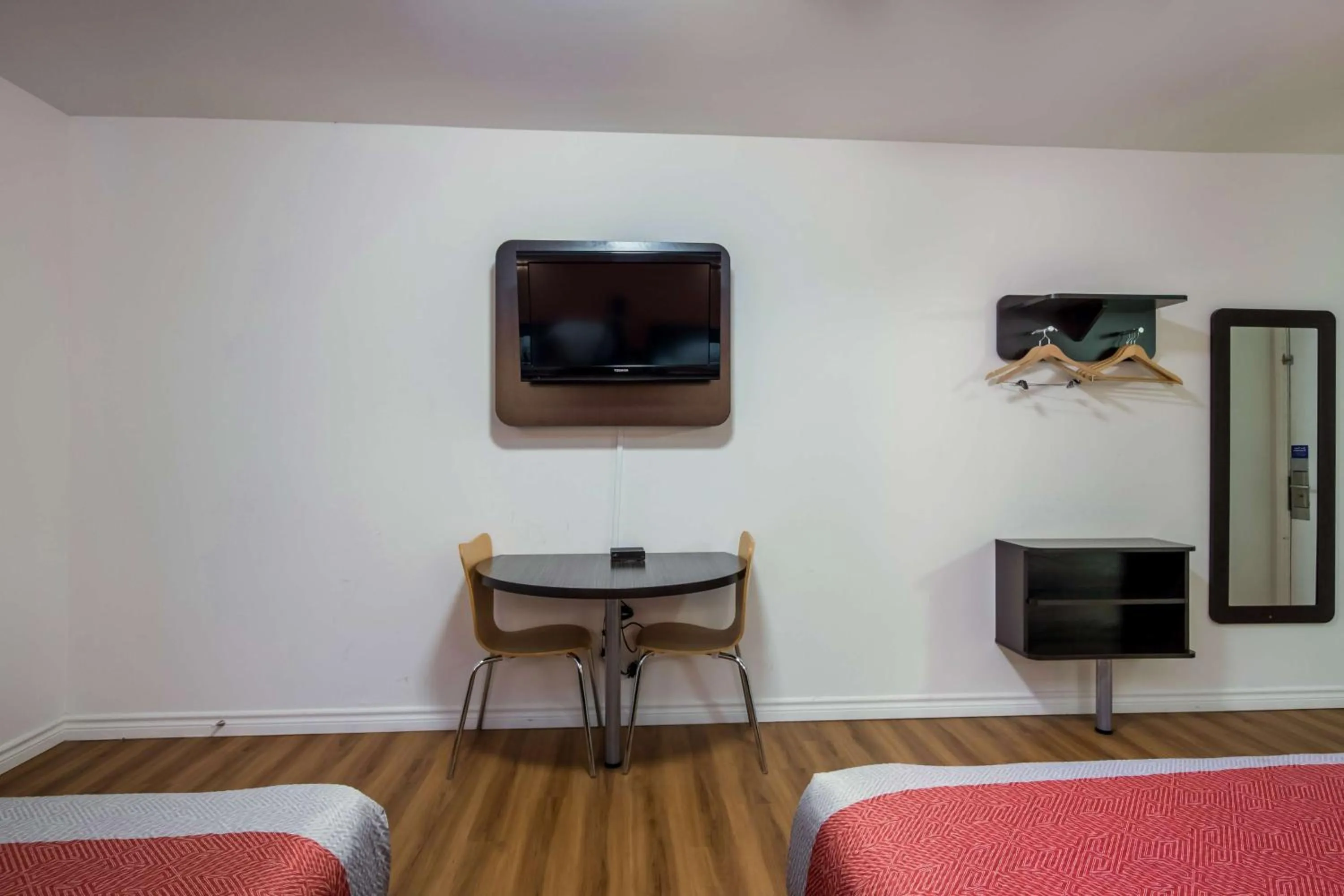 Photo of the whole room, Bed in Motel 6-Sudbury, ON