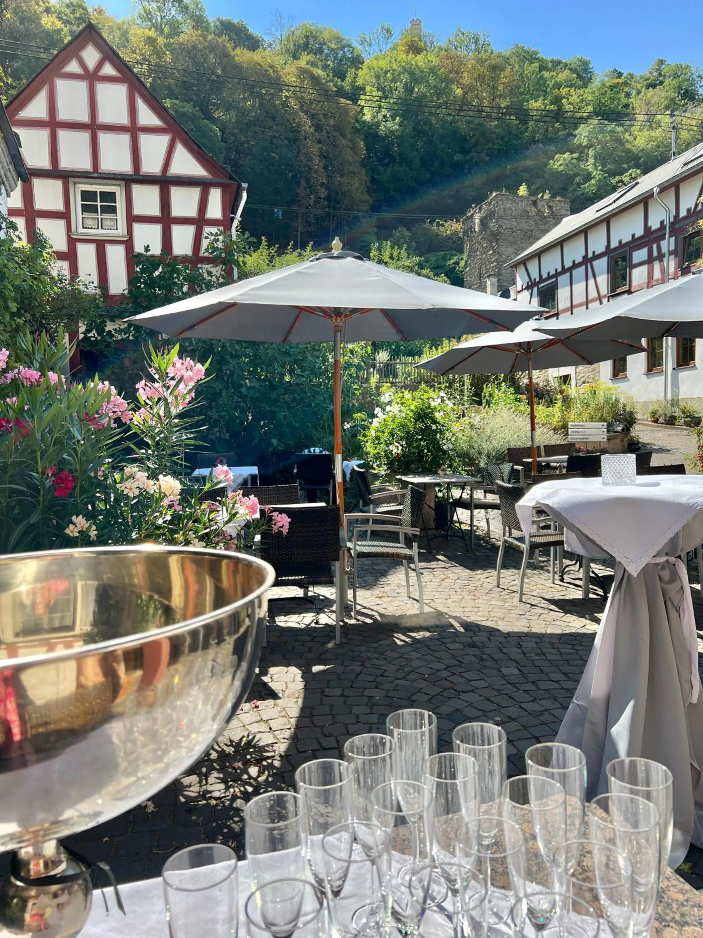 Restaurant/places to eat in Landgasthof Zum Weissen Schwanen