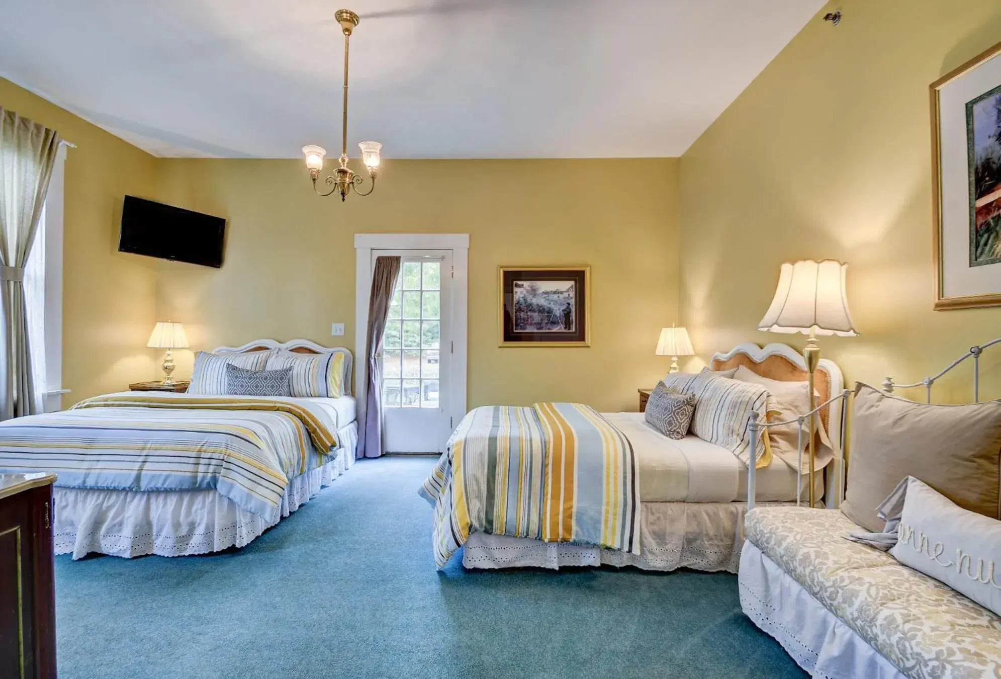 Double Room with Two Double Beds in Prairie Guest House Double Room with Two Double Beds in Prairie Guest House
