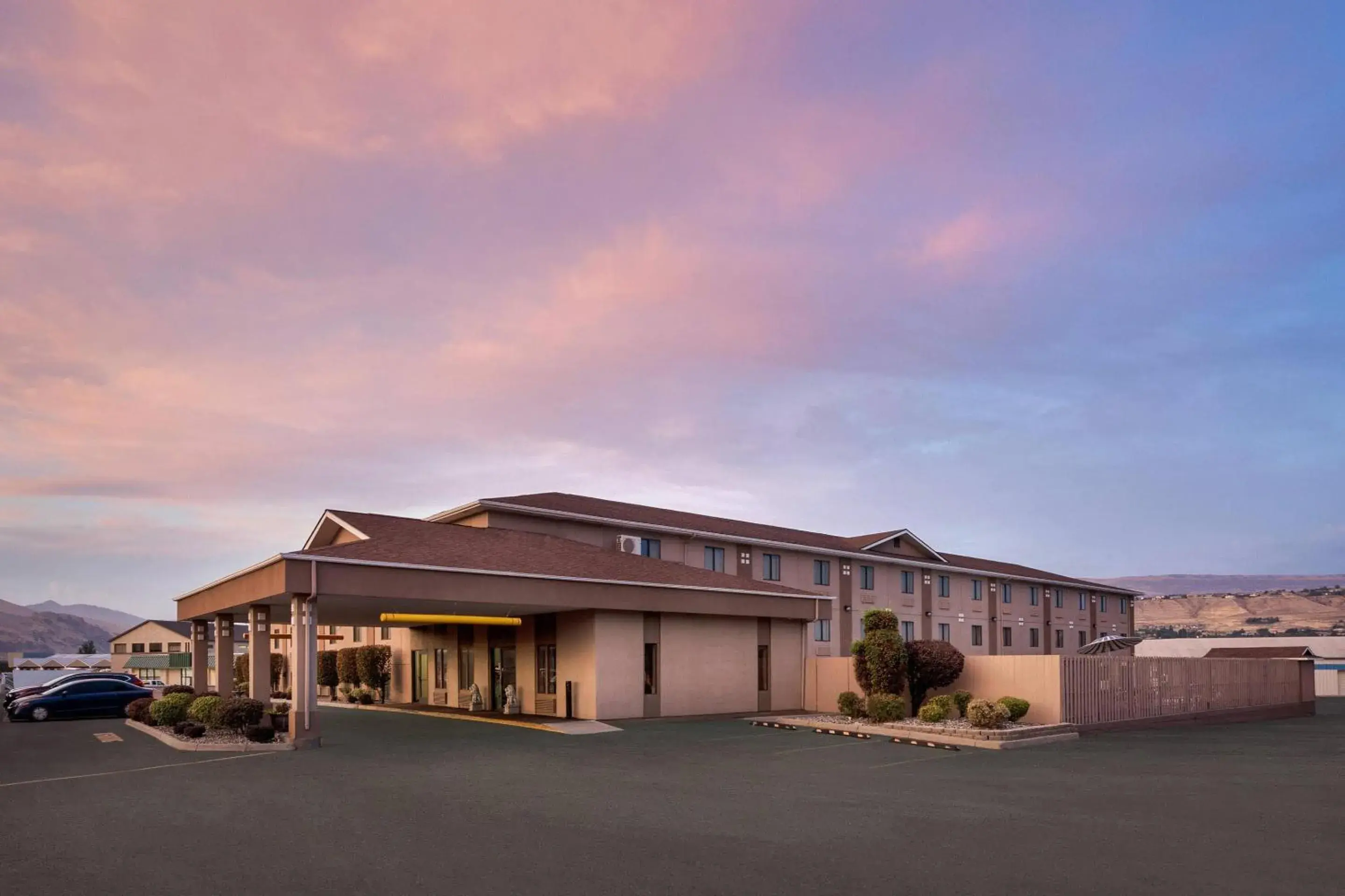 Property building in Quality Inn Wenatchee-Leavenworth Property building in Quality Inn Wenatchee-Leavenworth