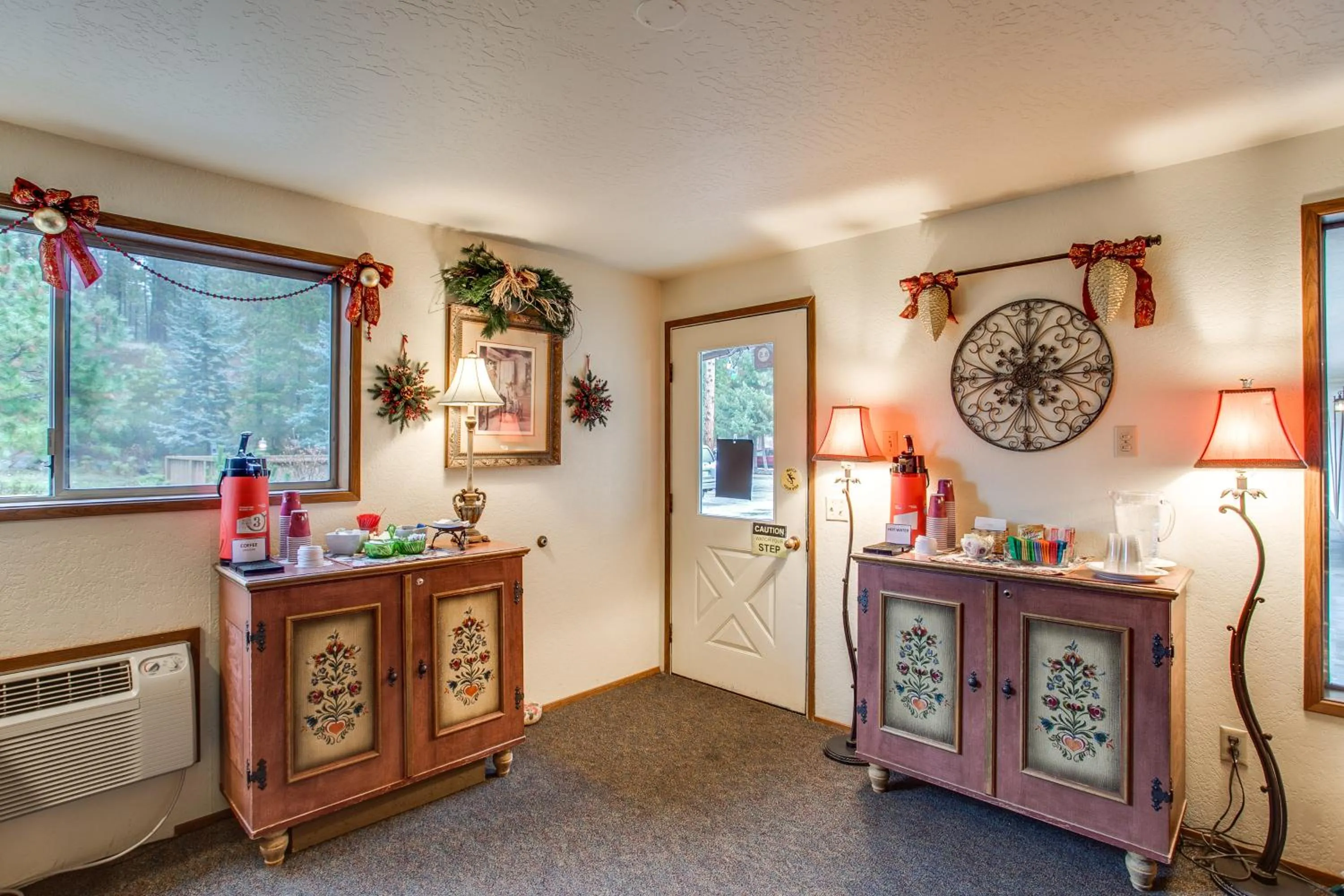 Lobby or reception in Alpine Rivers Inn
