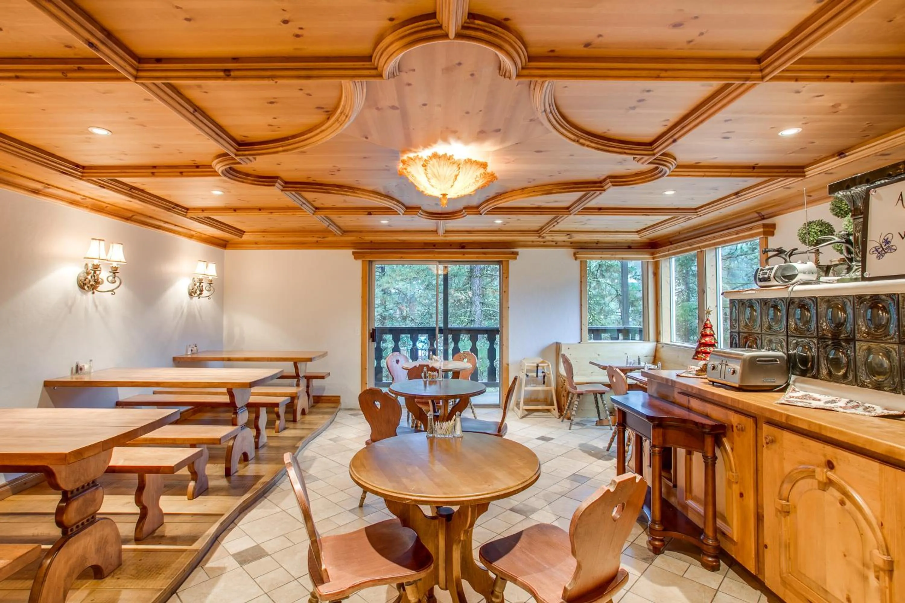 Continental breakfast in Alpine Rivers Inn