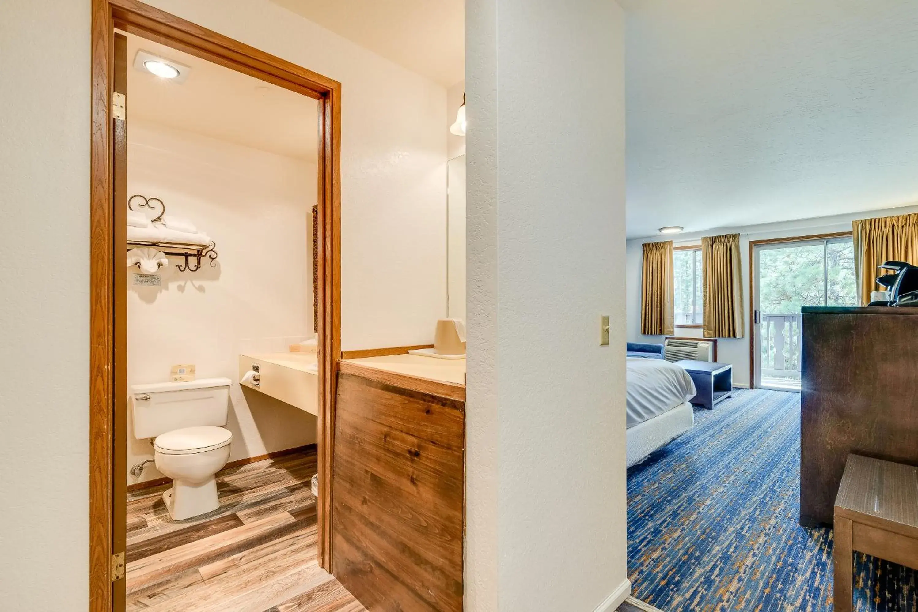 Bed in Alpine Rivers Inn Bed in Alpine Rivers Inn