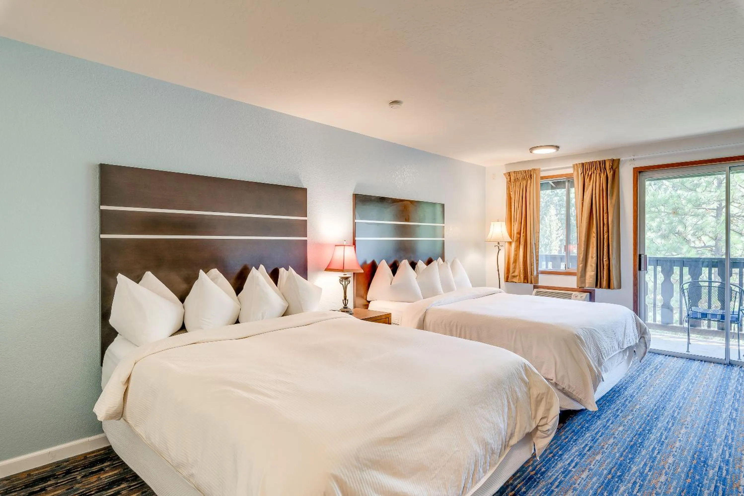 Bed in Alpine Rivers Inn