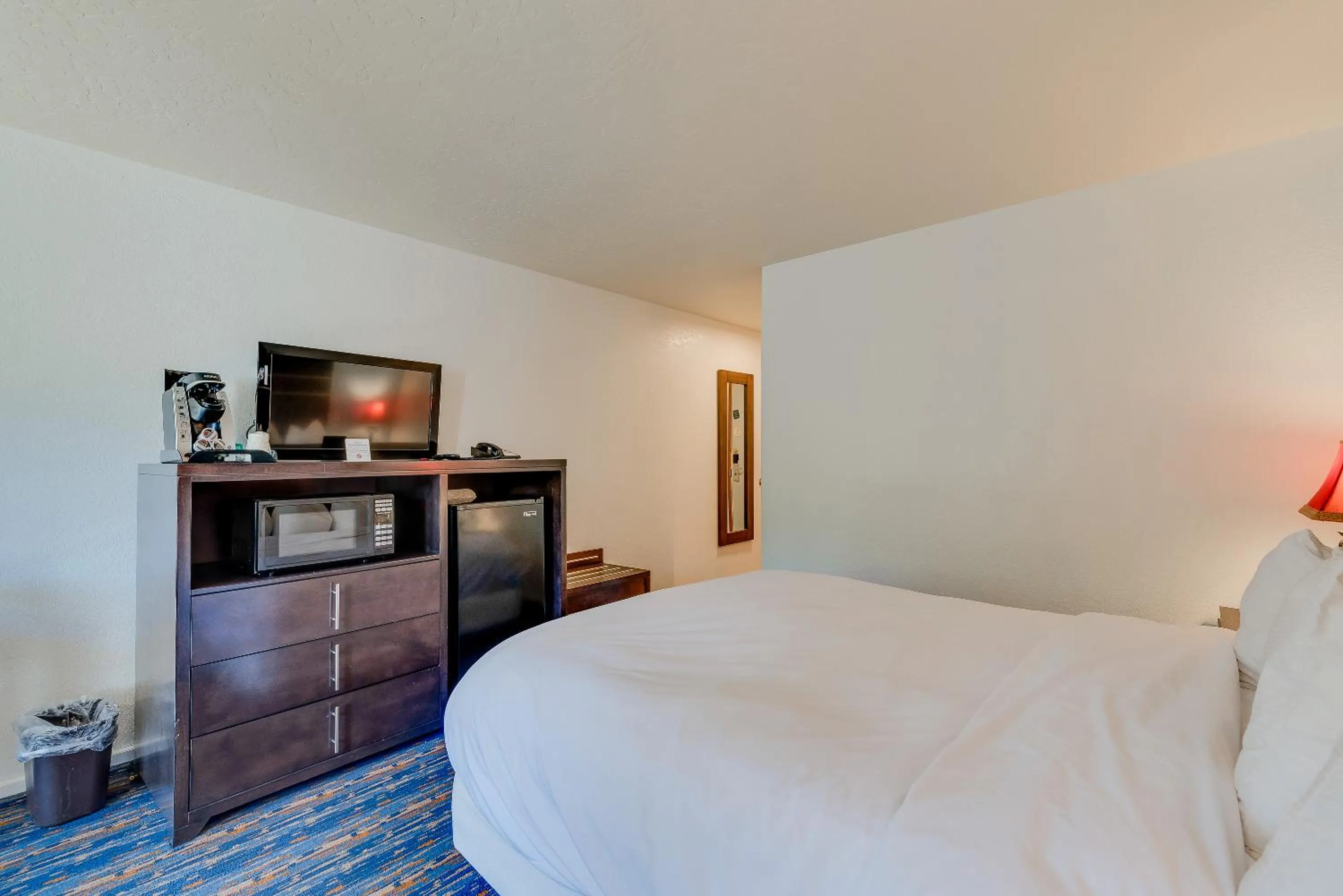 Bed in Alpine Rivers Inn