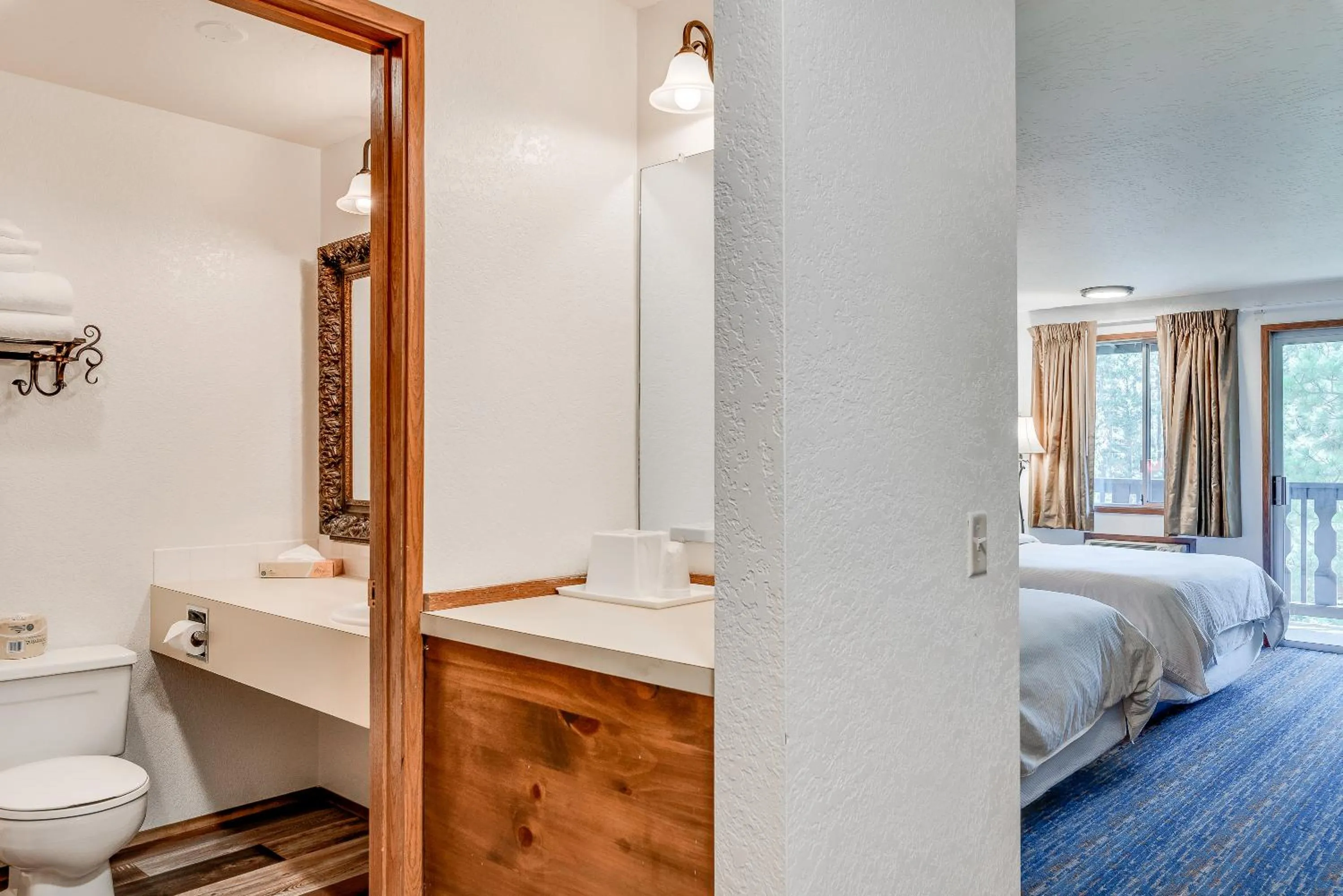 Bed in Alpine Rivers Inn