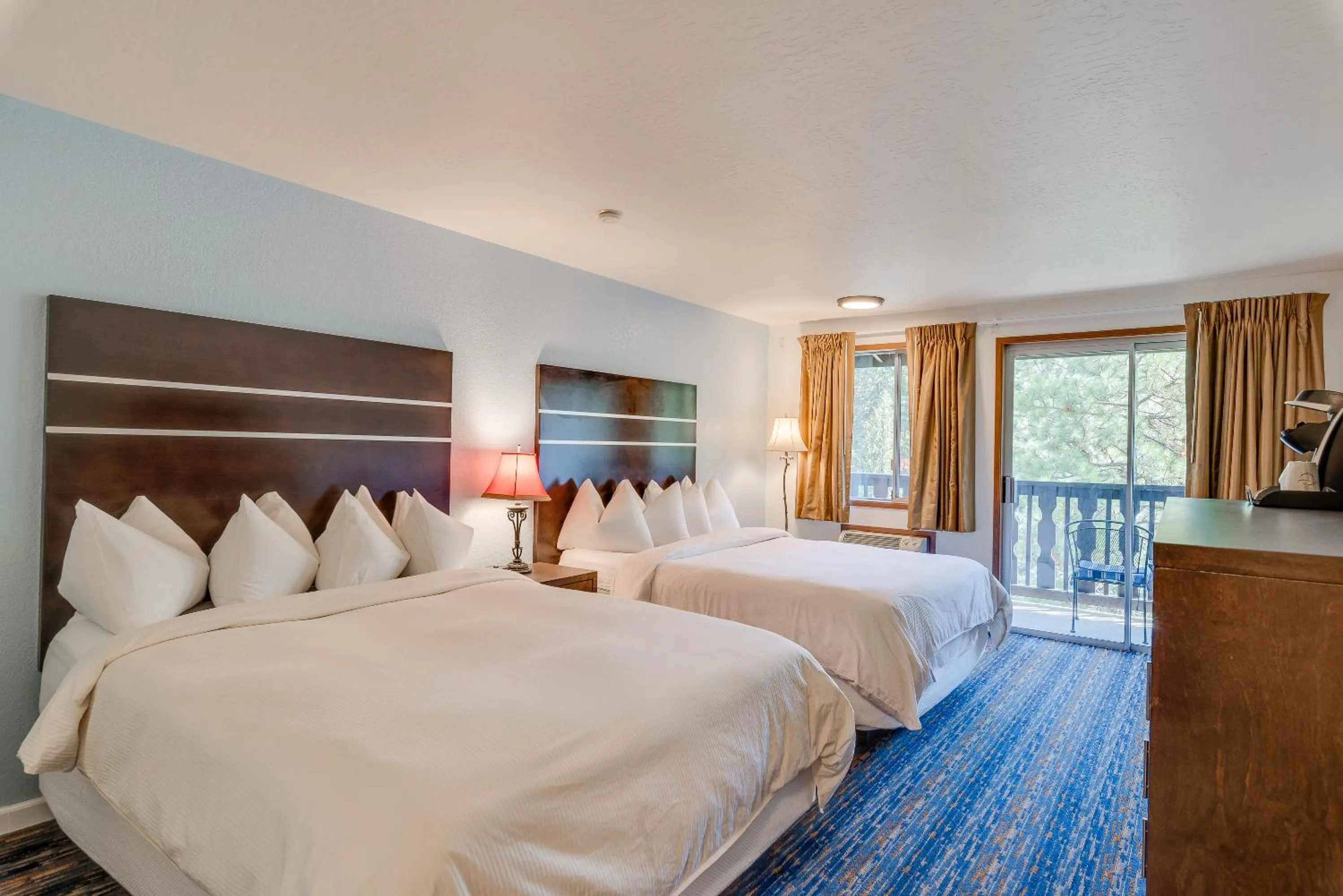 Bed in Alpine Rivers Inn