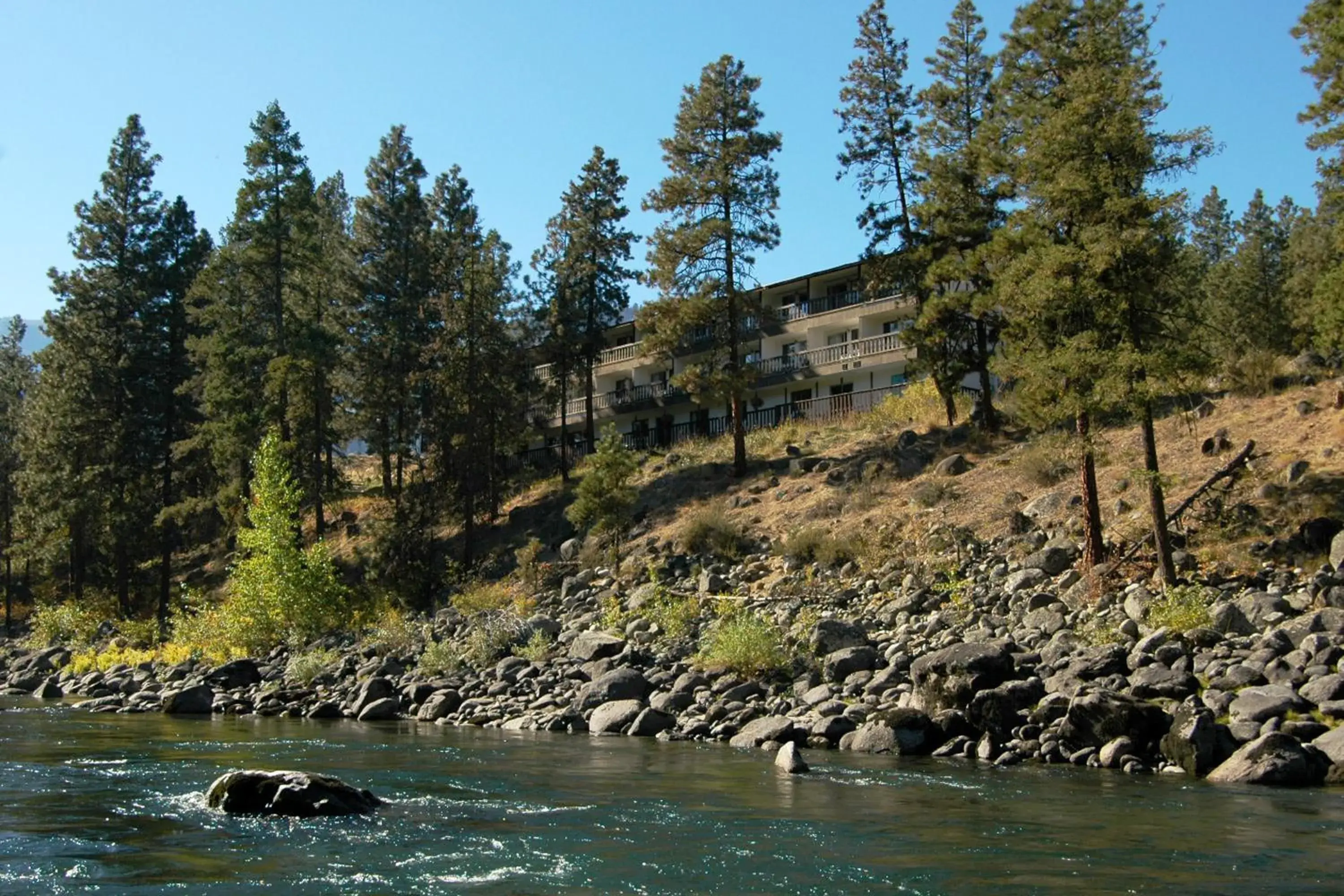 Facade/entrance in Alpine Rivers Inn Facade/entrance in Alpine Rivers Inn