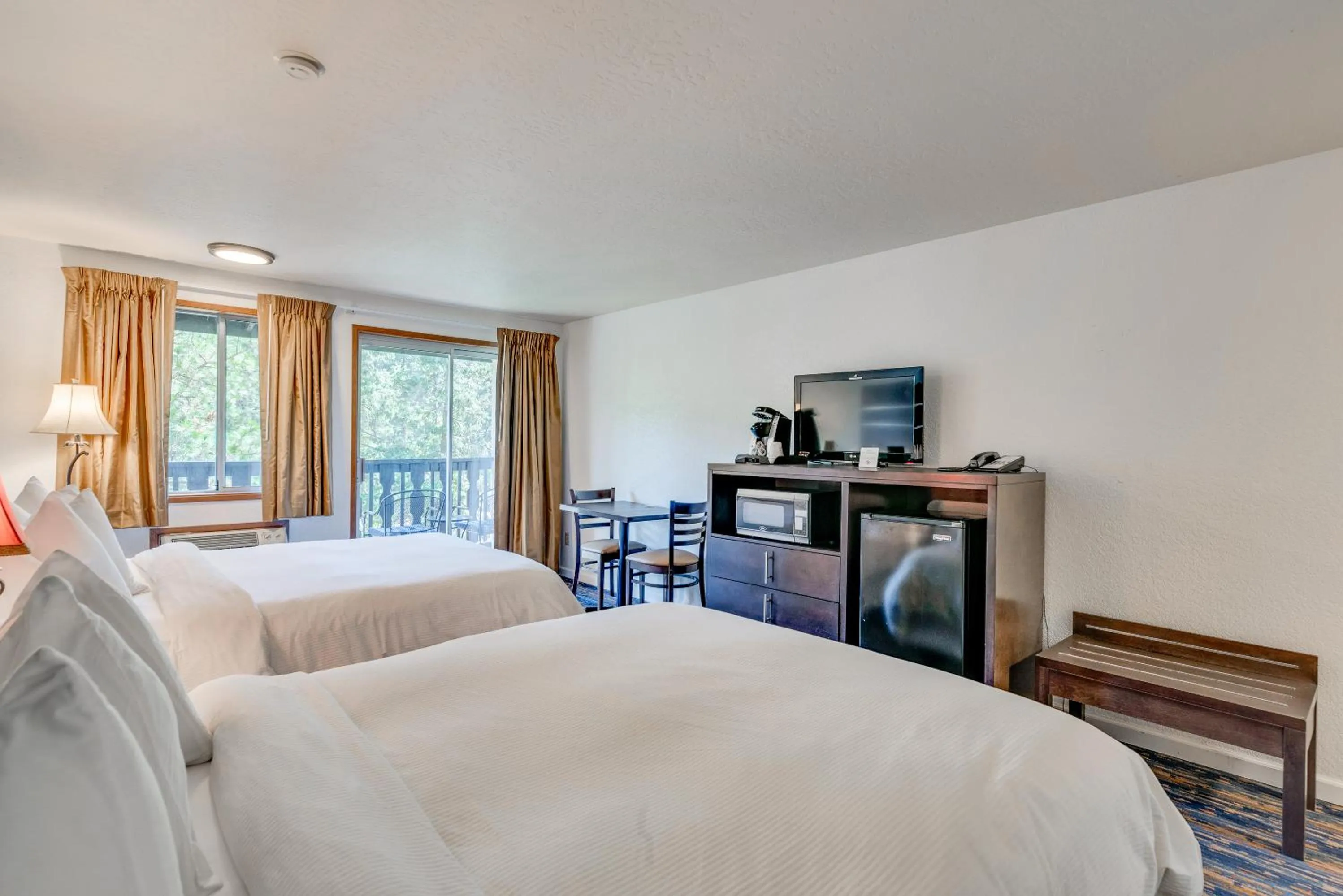 Bed in Alpine Rivers Inn