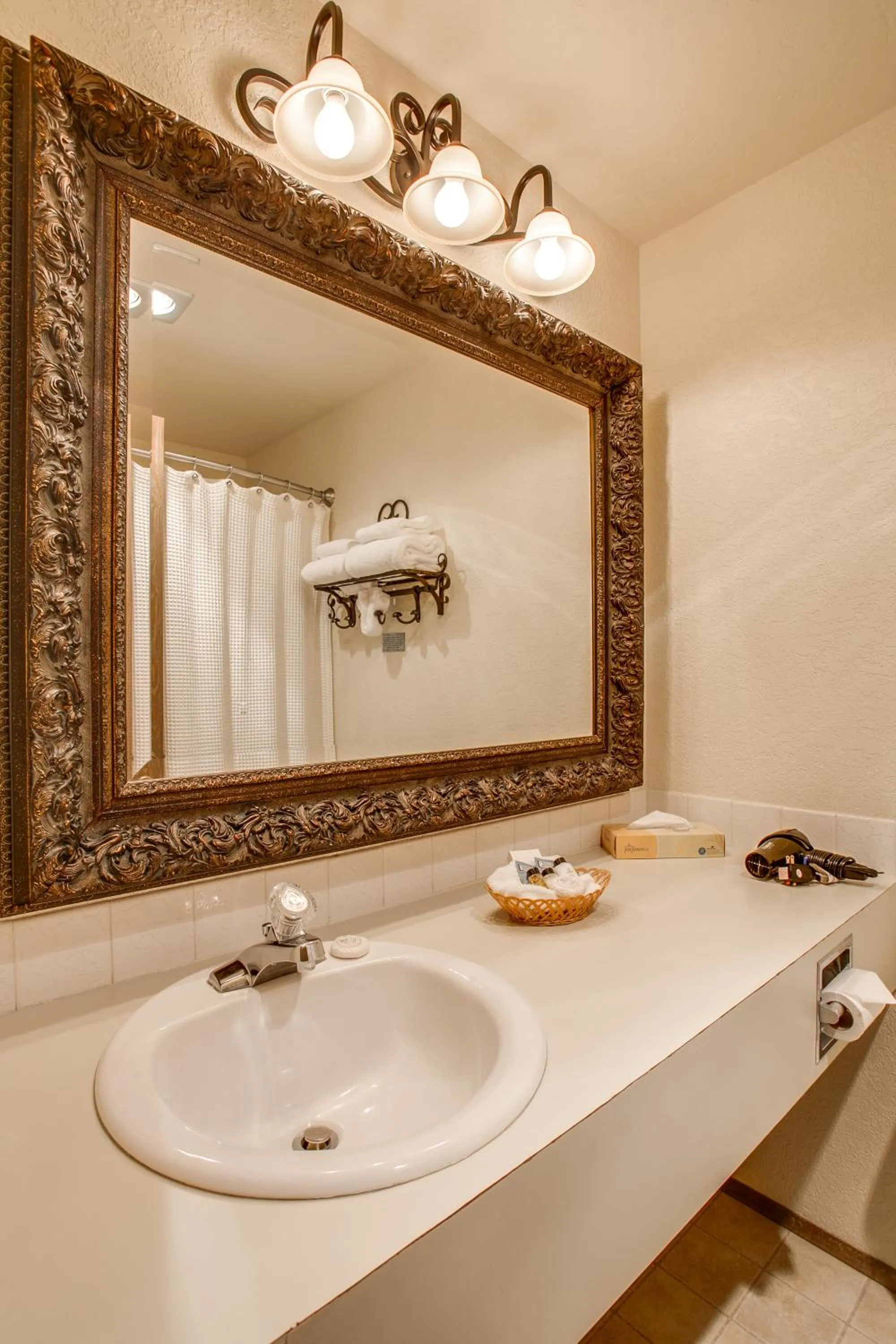 Bathroom in Alpine Rivers Inn