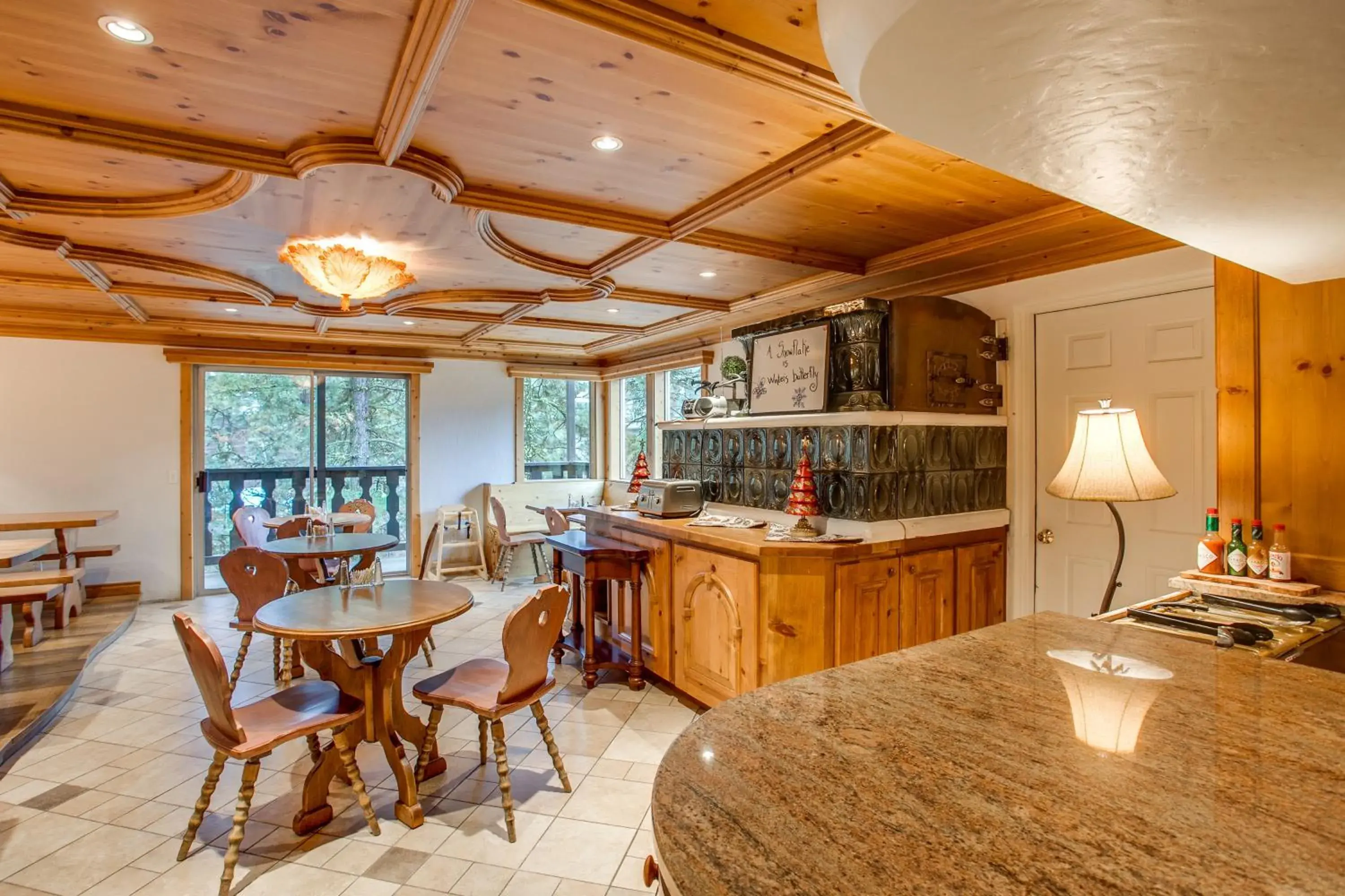 Continental breakfast in Alpine Rivers Inn Continental breakfast in Alpine Rivers Inn