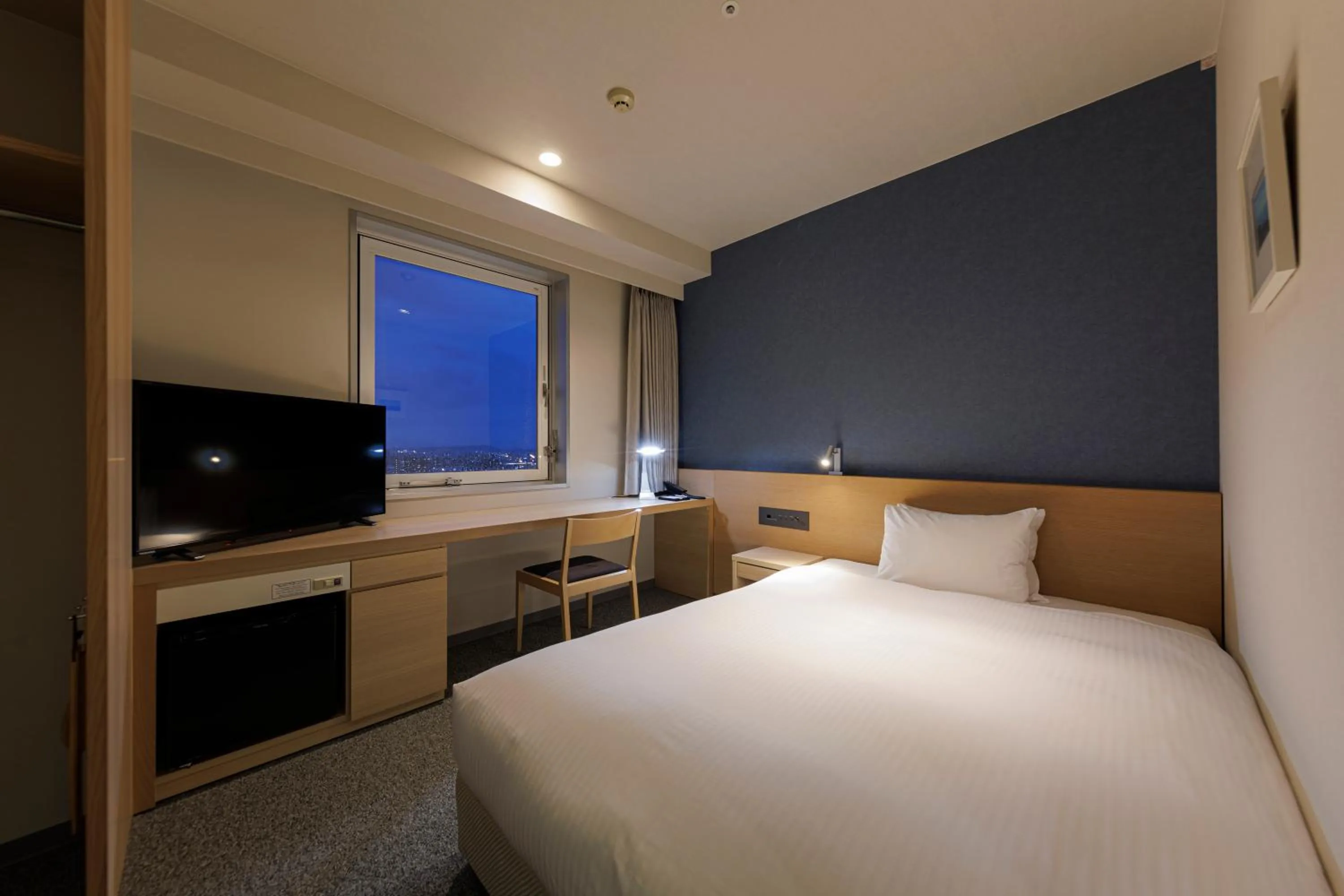 Photo of the whole room, Bed in JR Kyushu Hotel Miyazaki