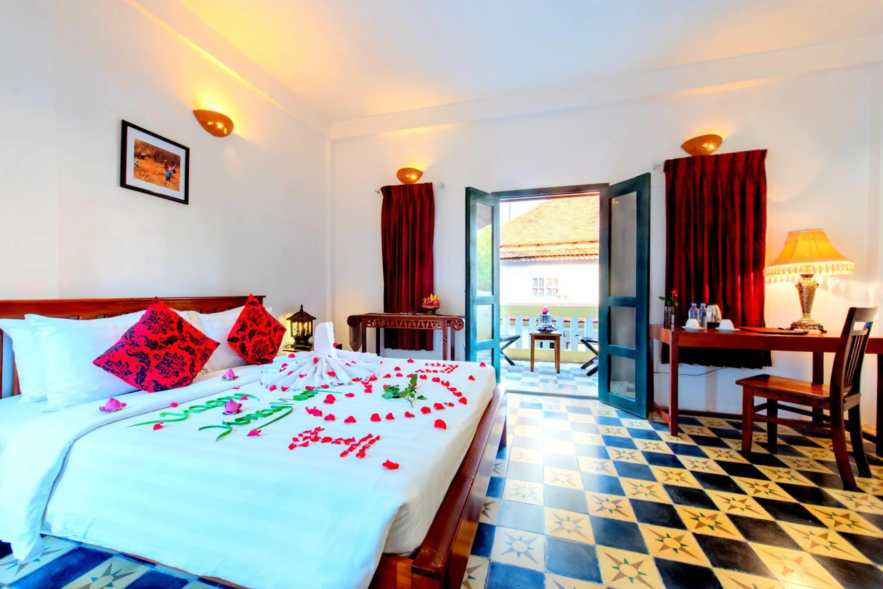 Photo of the whole room, Bed in Residence Wat Damnak