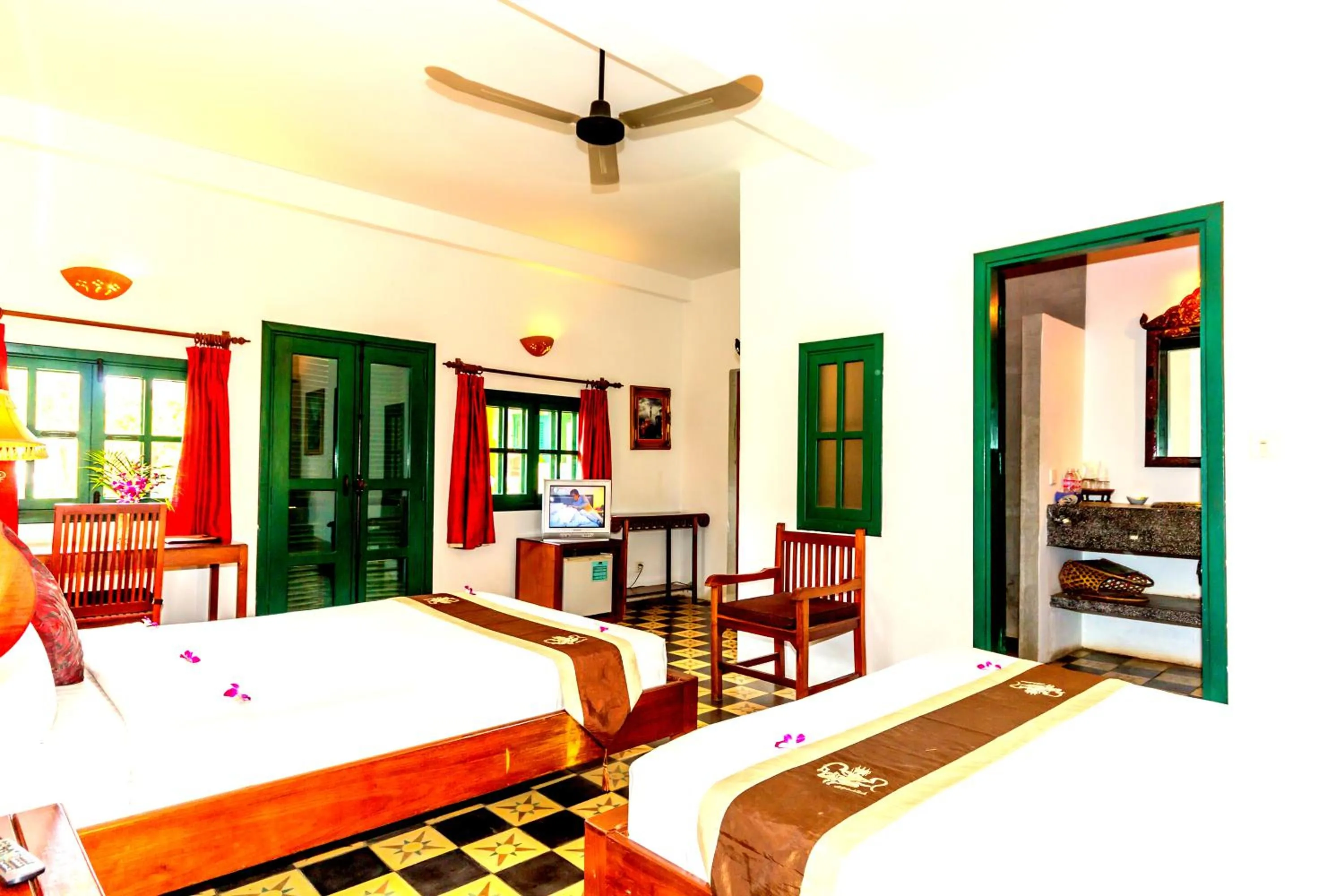 Bathroom, Bed in Residence Wat Damnak